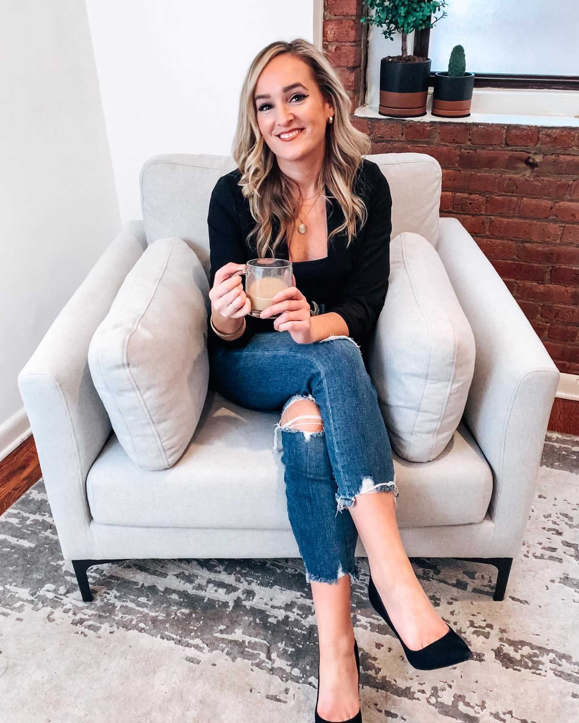 Instagram post by @leahharrisofficial - 3270