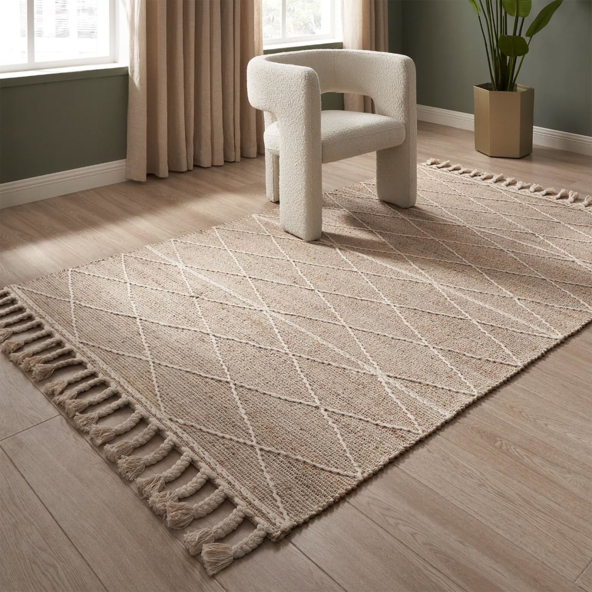 https://res.cloudinary.com/castlery/image/upload/w_1200,f_auto,q_auto/v1648431273/blogs/How%20to%20style%20area%20rugs%20in%20the%20living%20room/image4.jpg