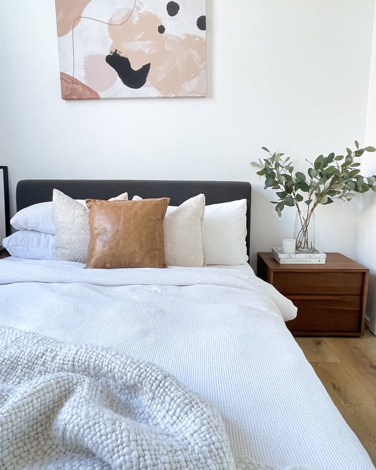 Feng Shui Bedroom Ideas & Decorating Guide - Lazy Loft