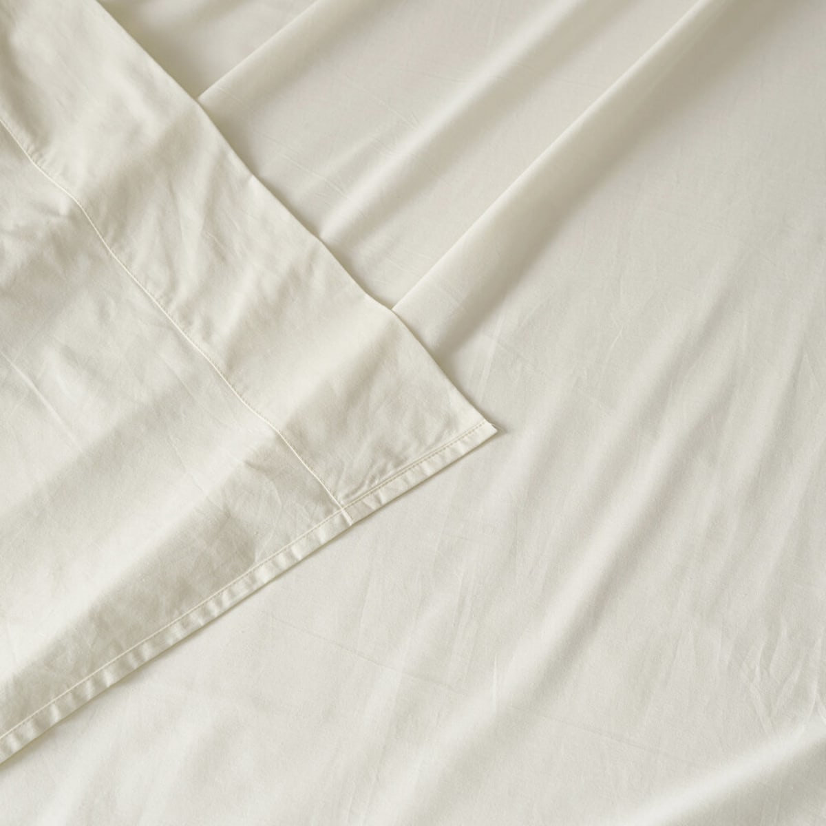 Flat sheet vs Fitted Sheet - Full Comparison - AanyaLinen