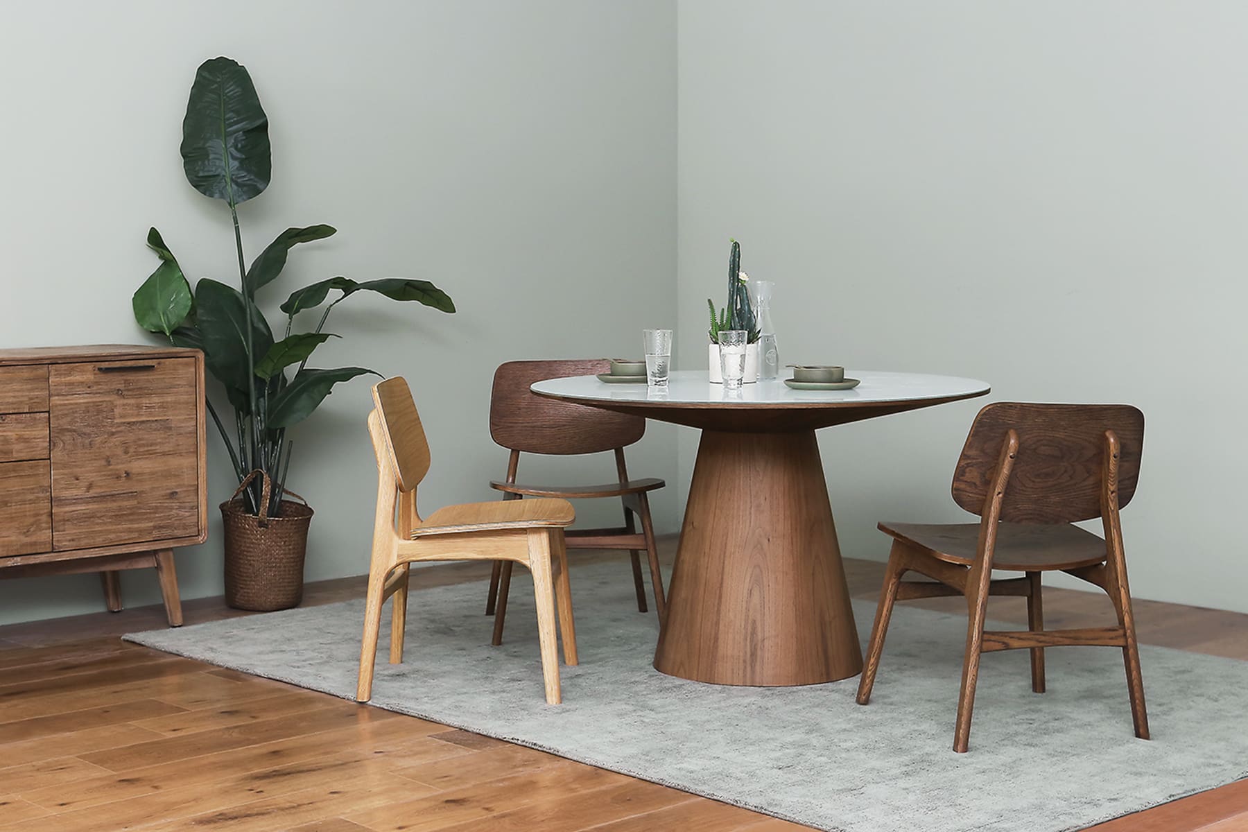 Round or Rectangular? How to pick the Right Shape of Dining Table for