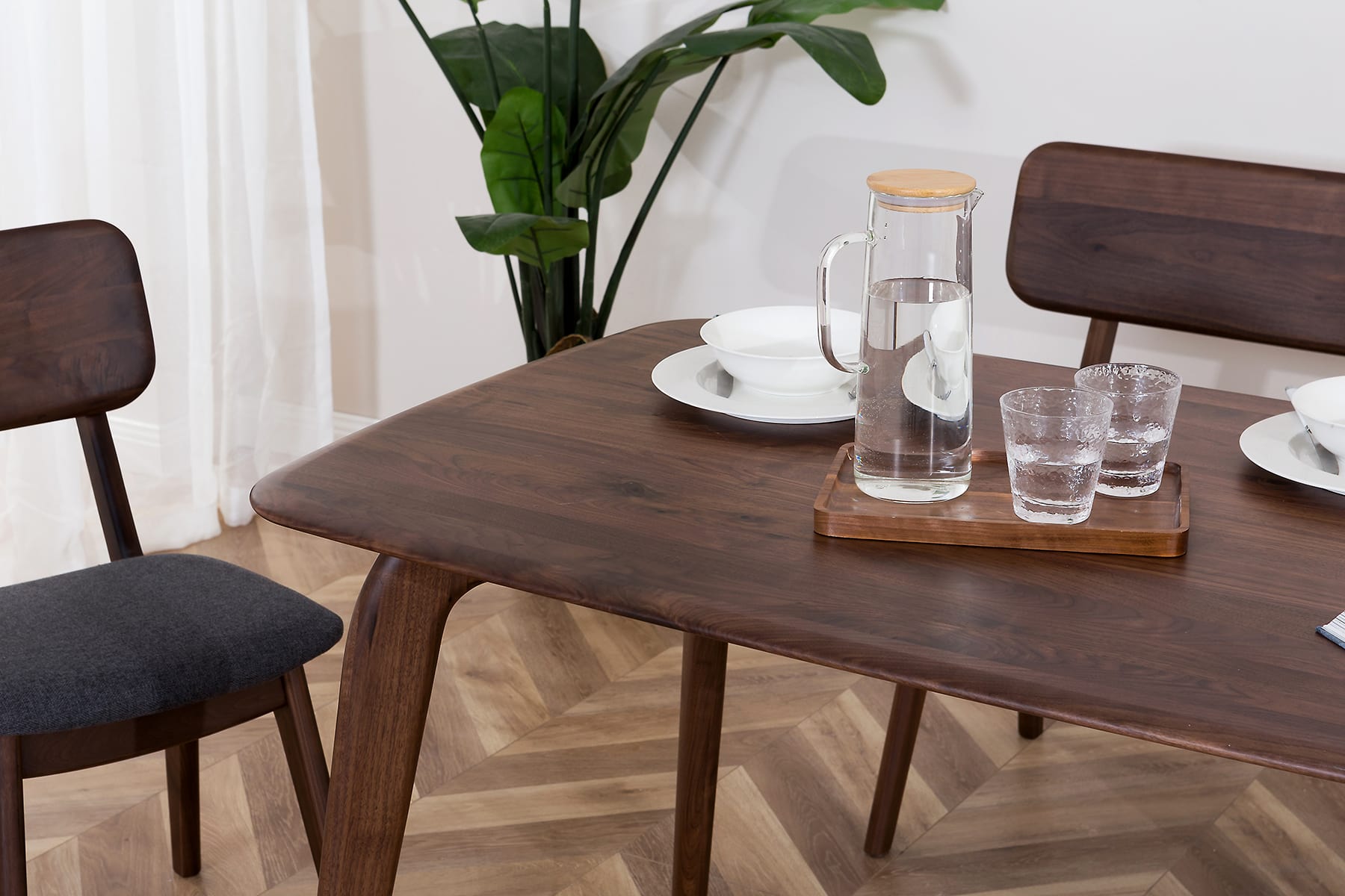 Round or Rectangular? How to pick the Right Shape of Dining Table for Your Home Castlery Singapore