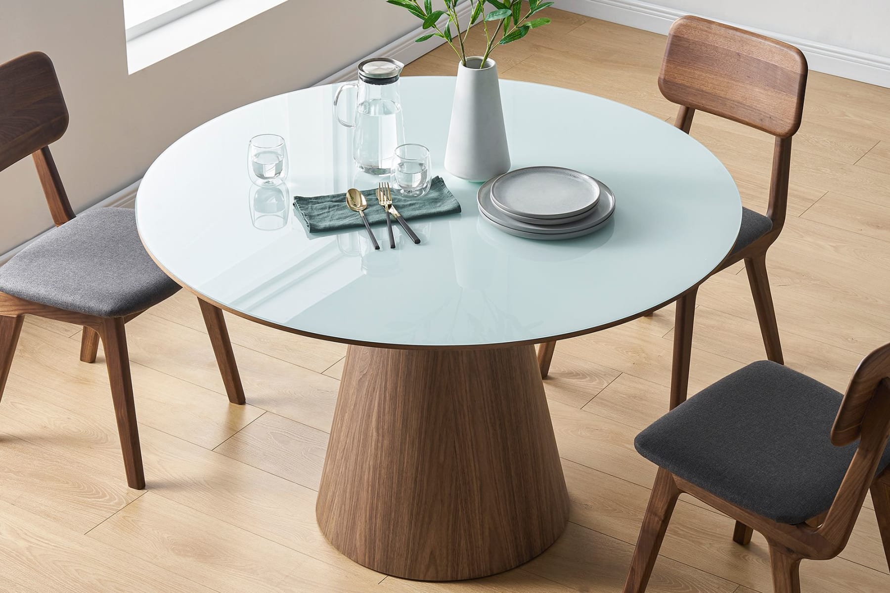 Round Or Rectangular How To Pick The Right Shape Of Dining Table For Your Home Castlery United States