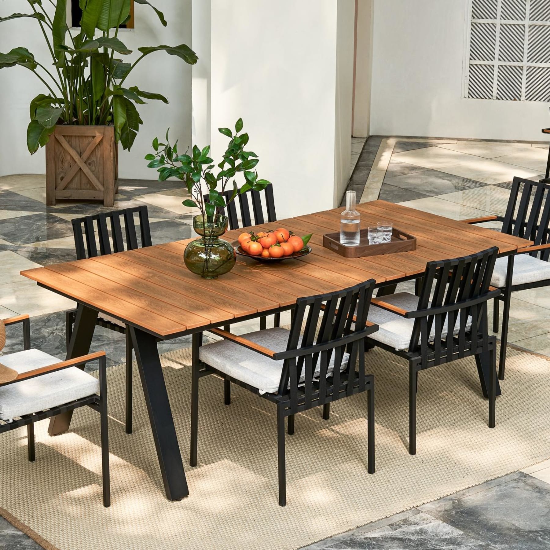 garden dining table and chairs