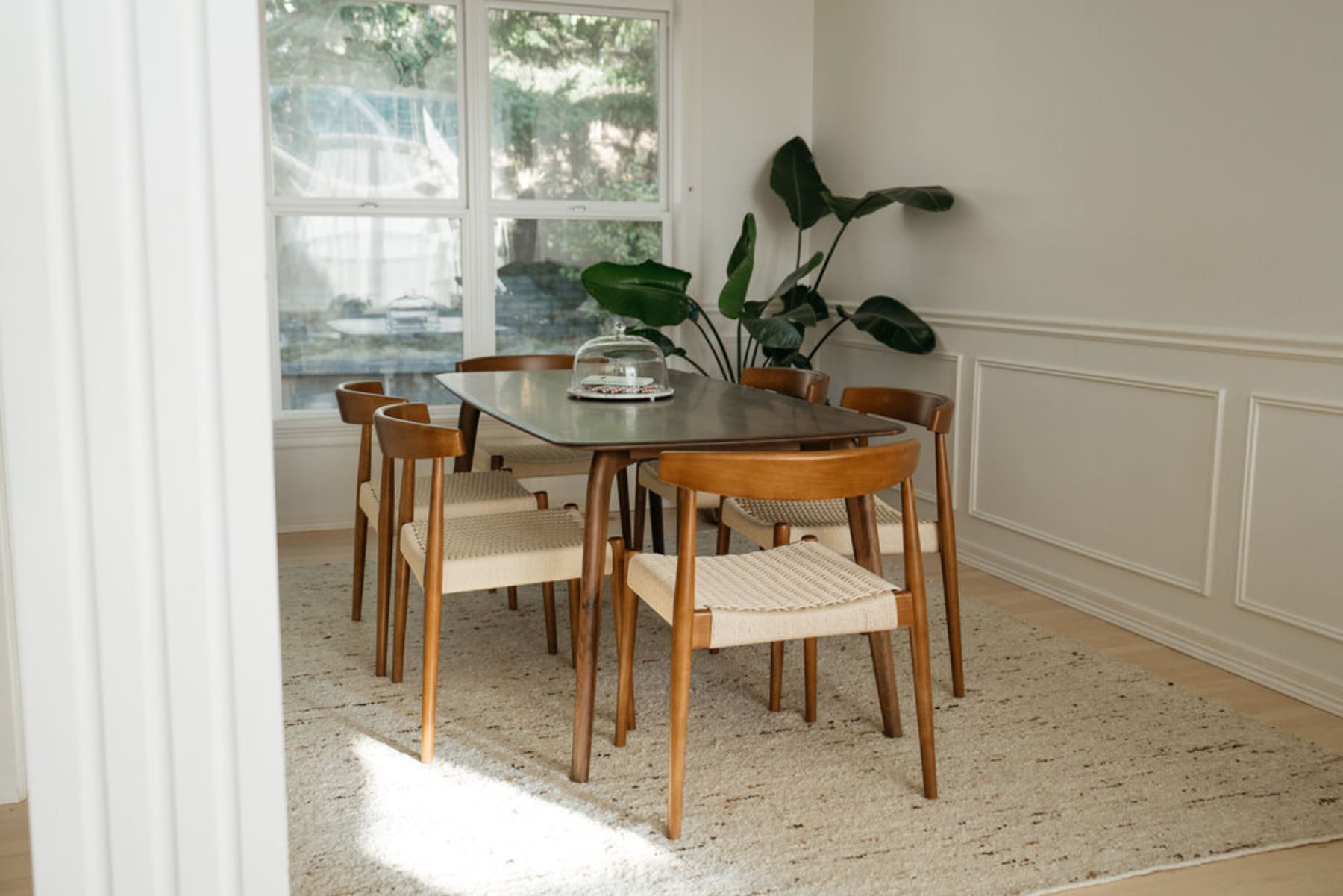 A walnut dining table and 6 matching chairs.