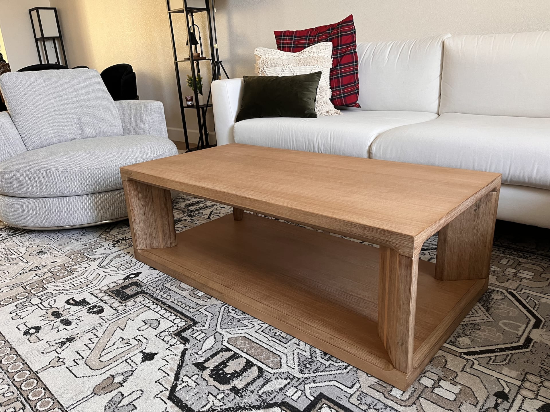 Casa C-Side Table