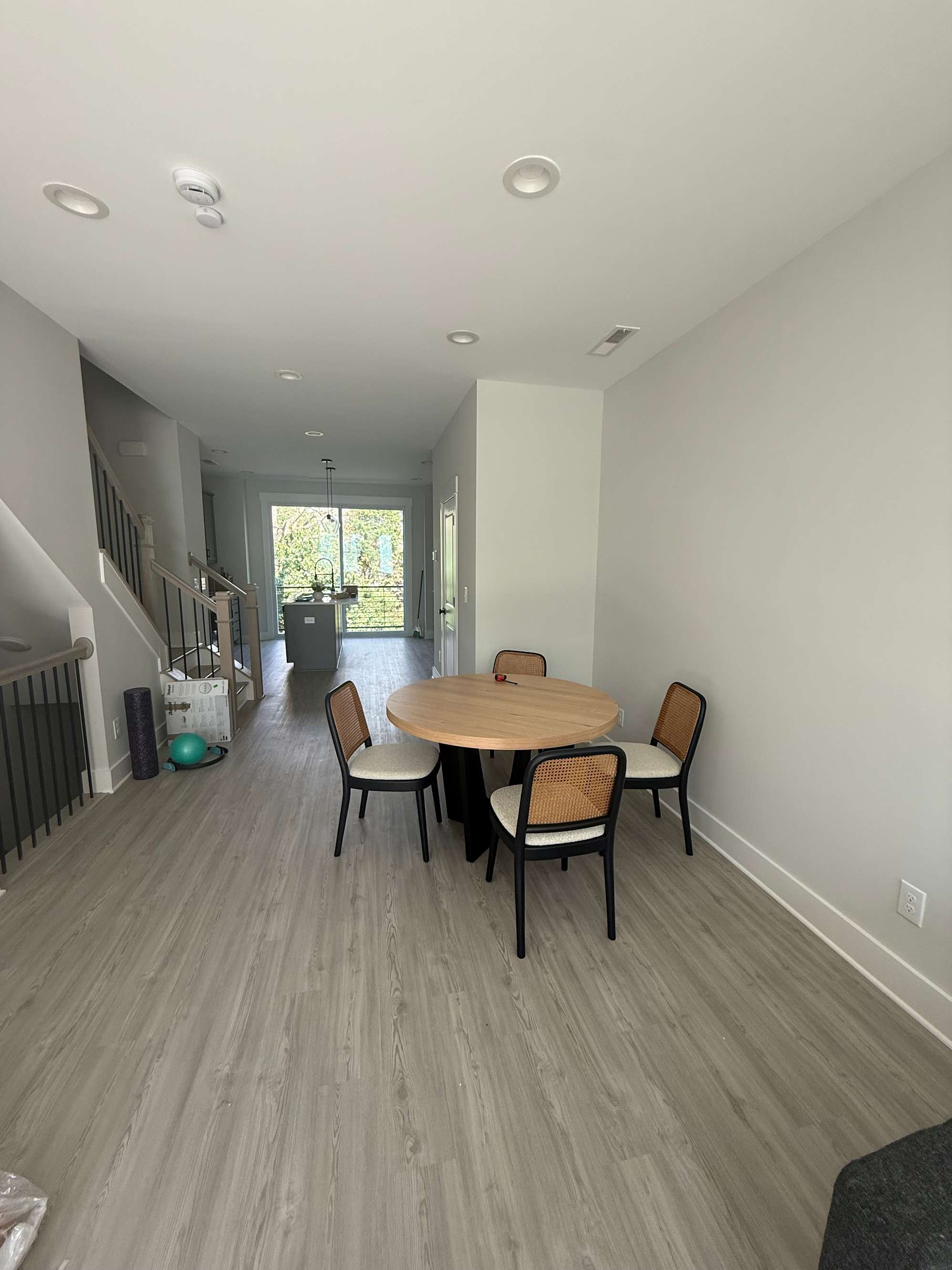 review from Perfect round dining table