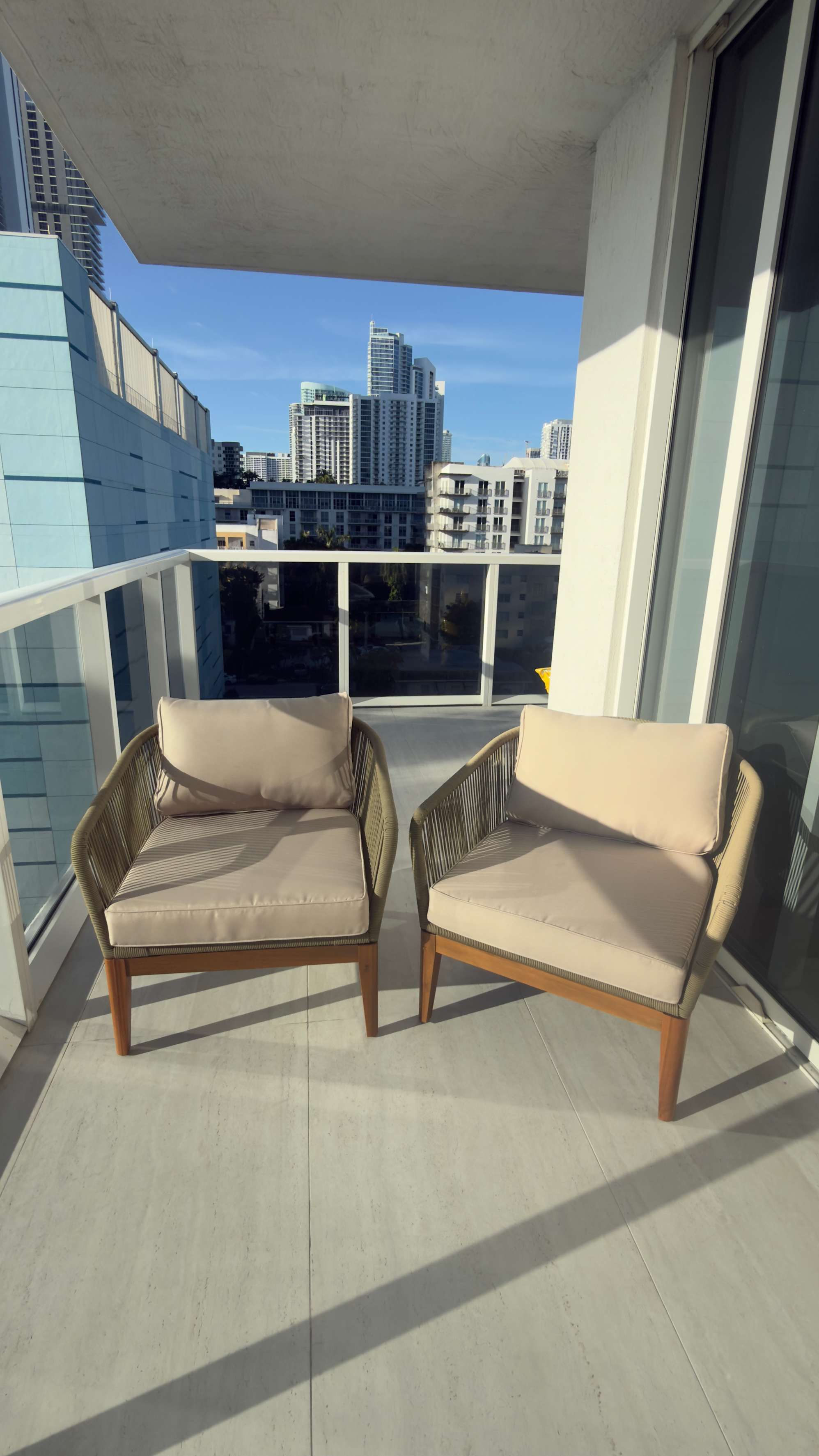 Excellent outdoor sitting set!