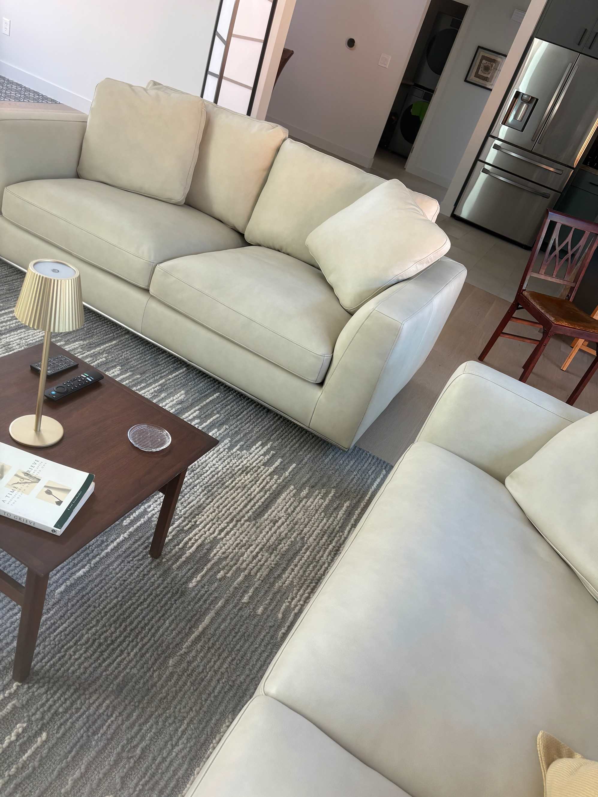 Back ordered loveseat different dielot