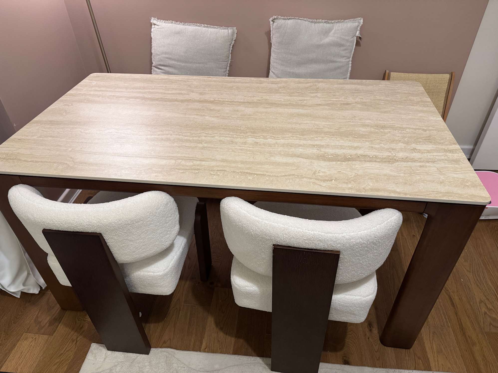 The best dinner table I ever had it’s beautiful and nice I h