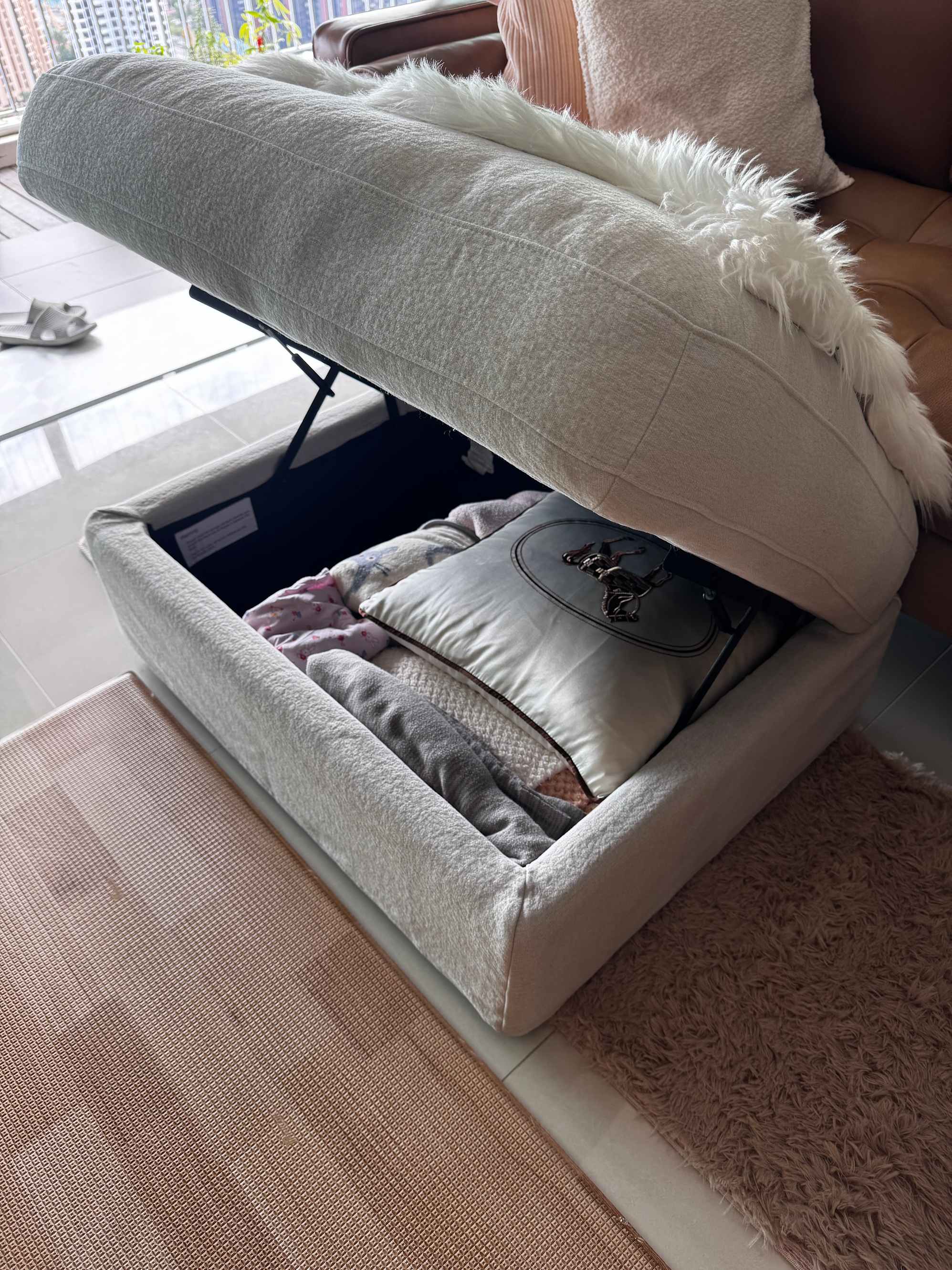 review from Ottoman with multiple uses