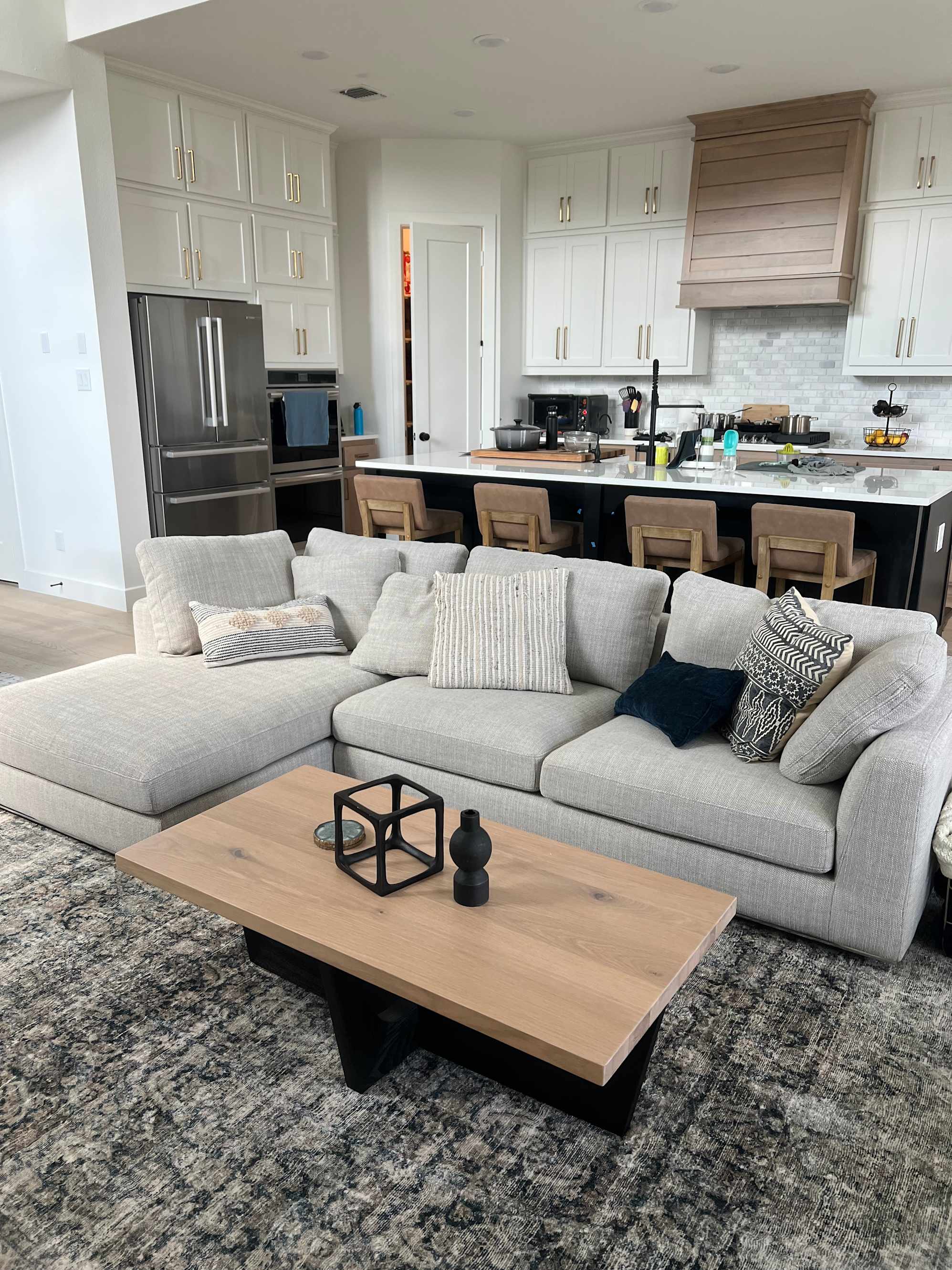Sturdy, stylish coffee table !