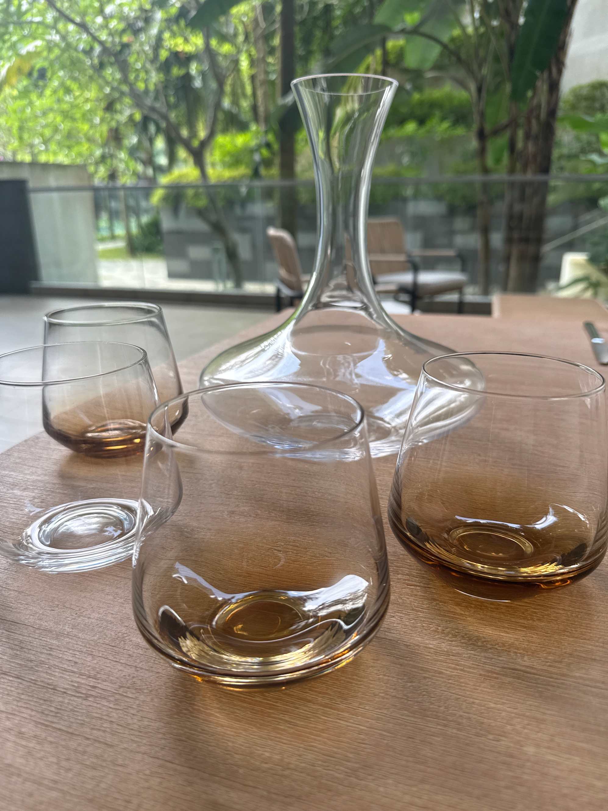 Thin and elegant decanter