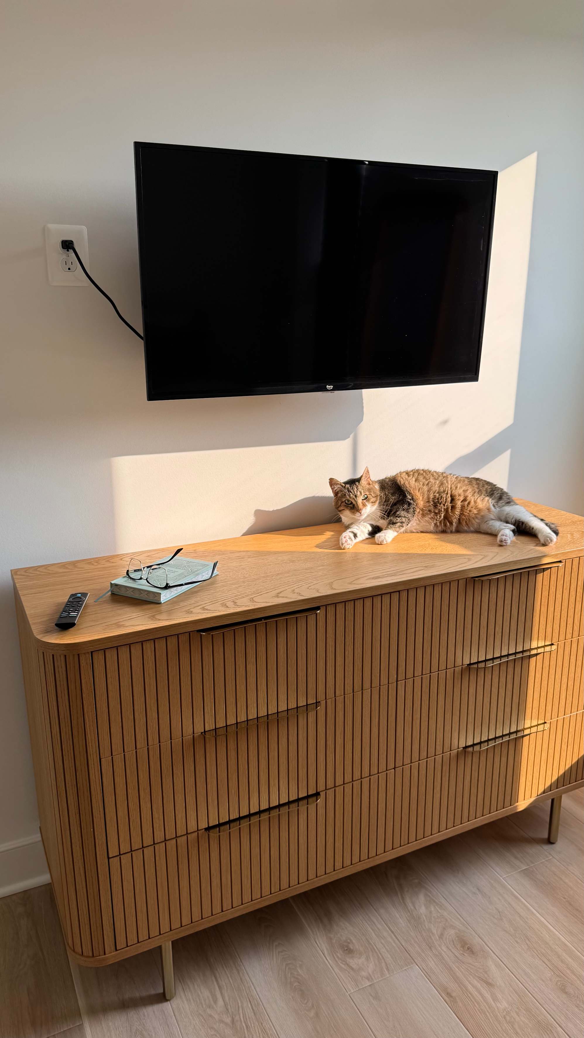 Well-built and beautiful dresser