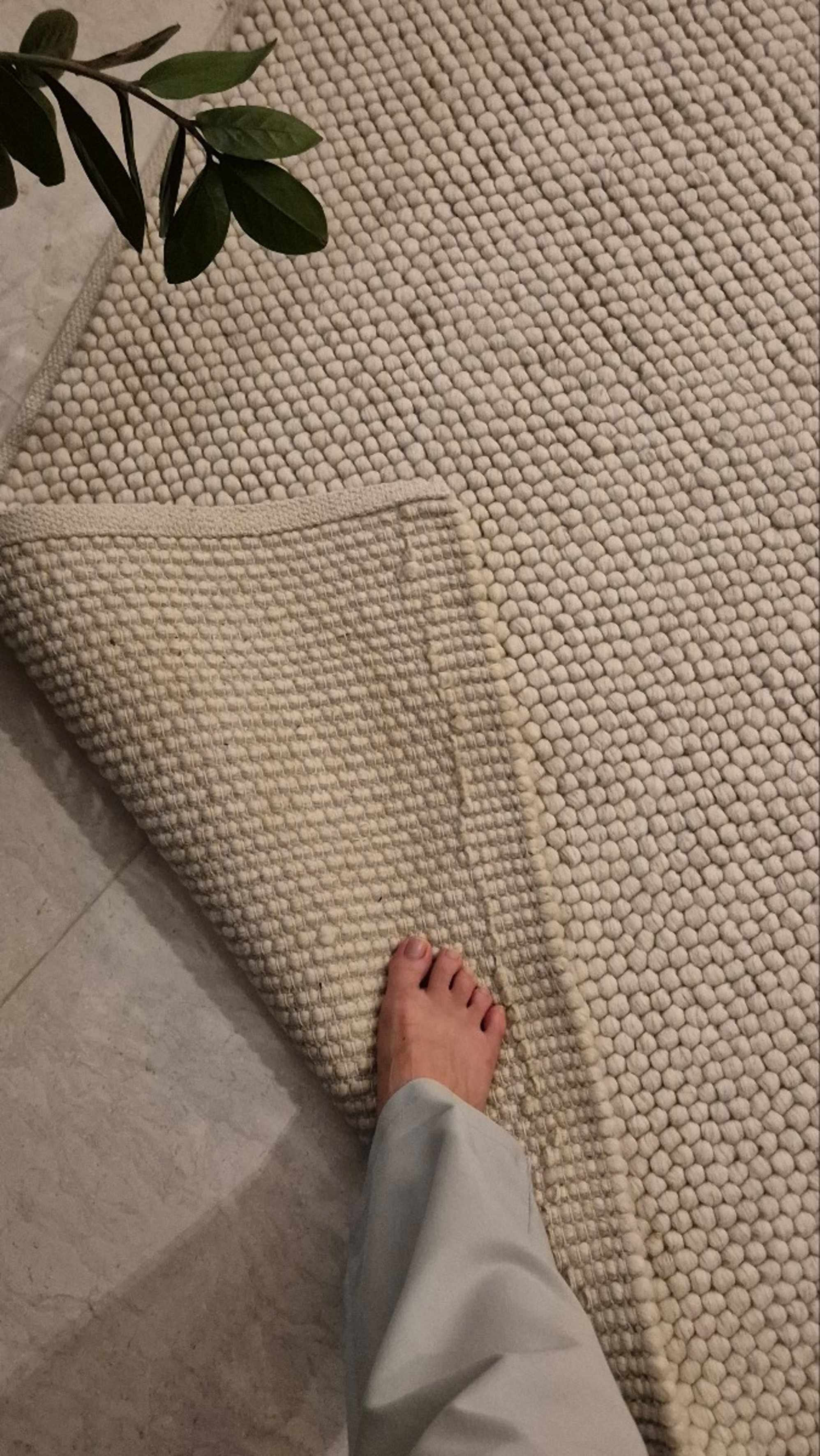 Recommends it with an anti-slip matt