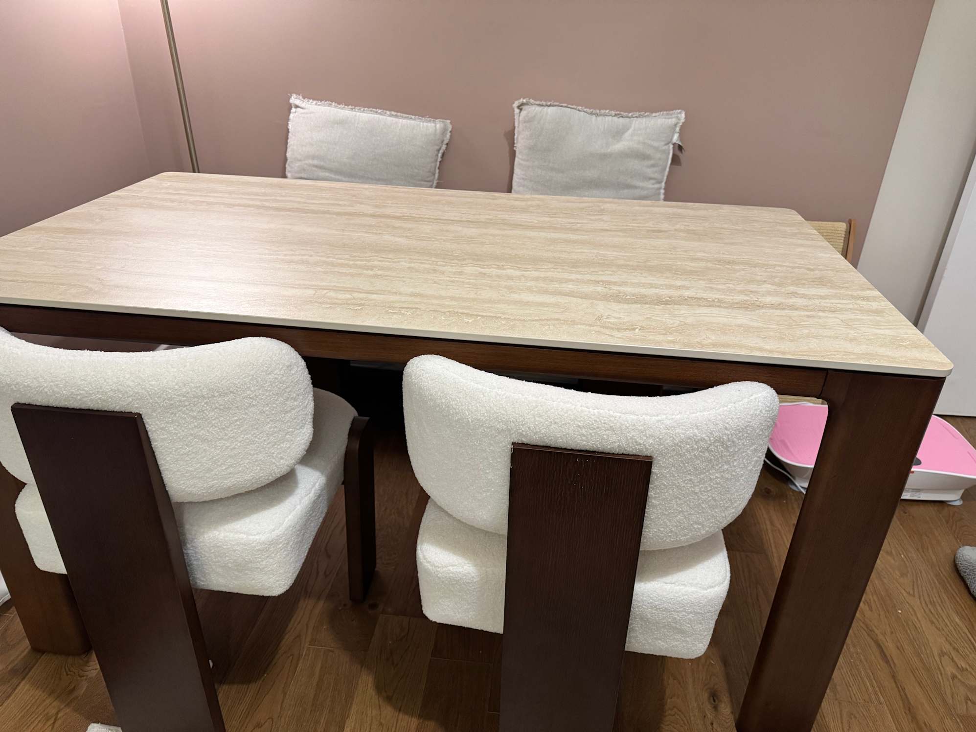 The best dinner table I ever had it’s beautiful and nice I h