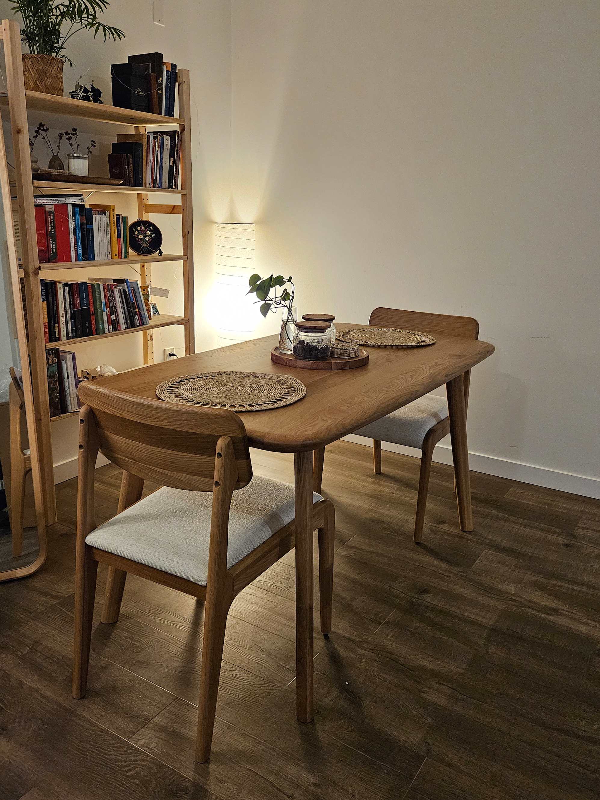Satisfied with Vincent dining set