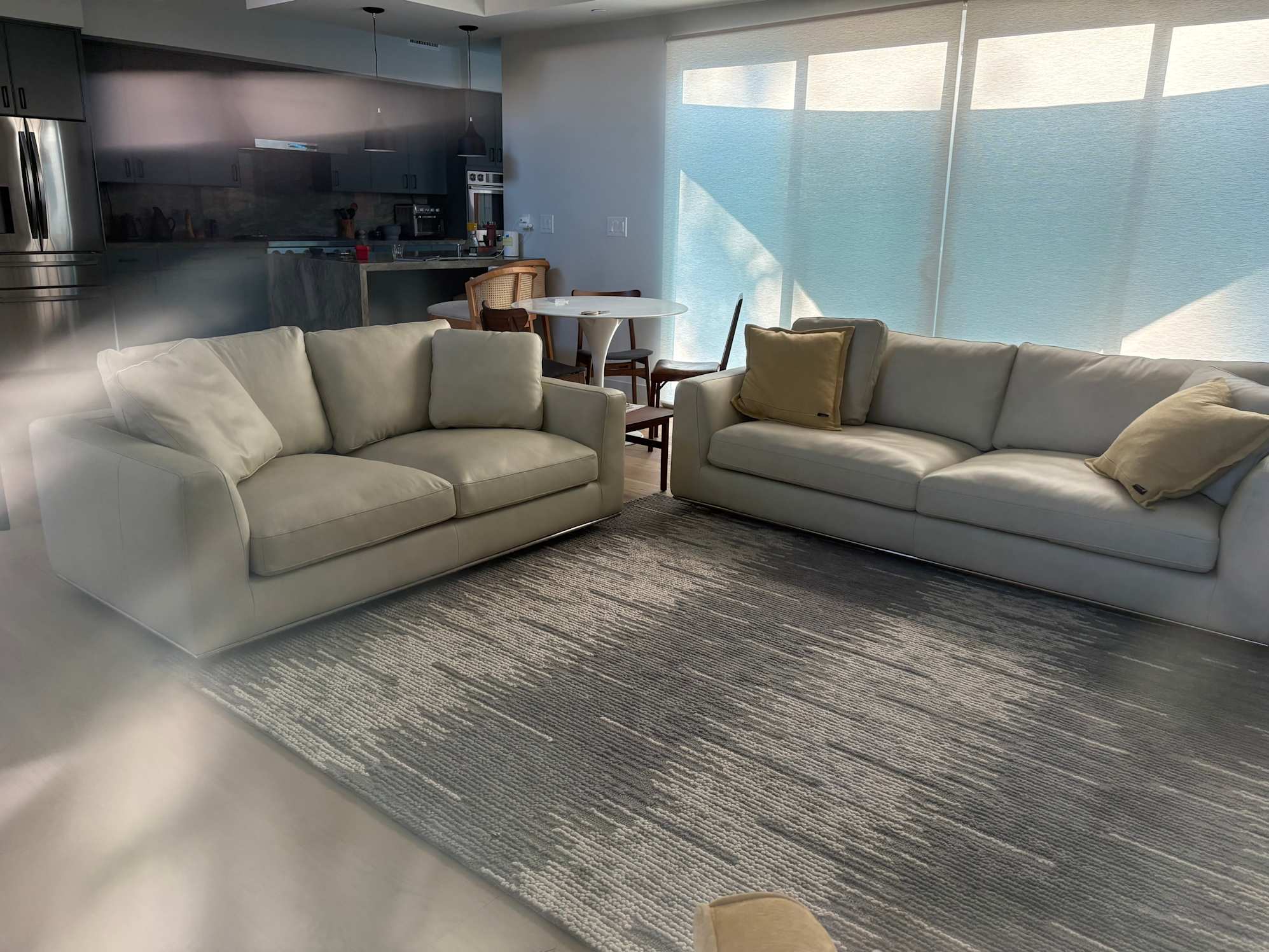 Back ordered loveseat different dielot