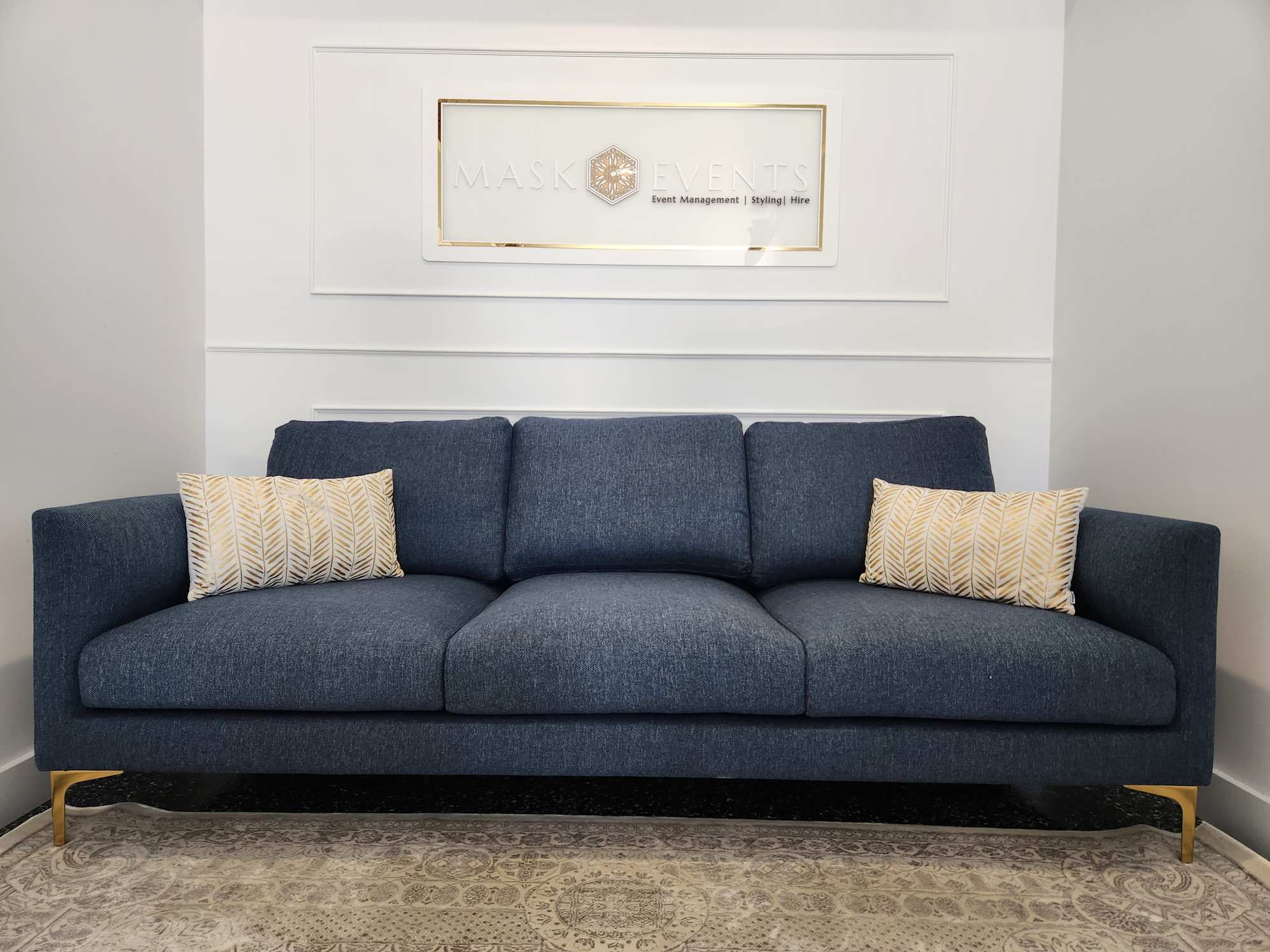 review from AHHHMAZING Feature Lounge