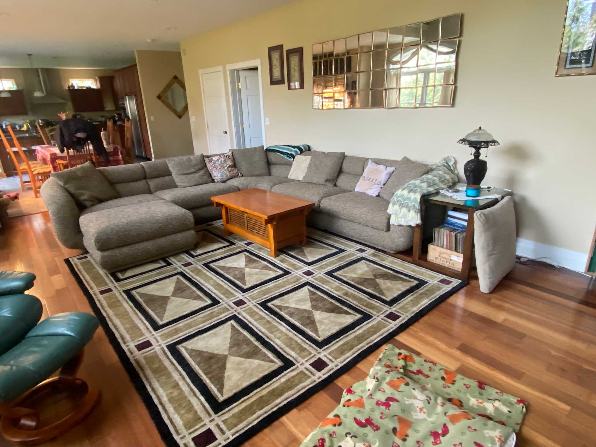 Solari L-shaped sectional
