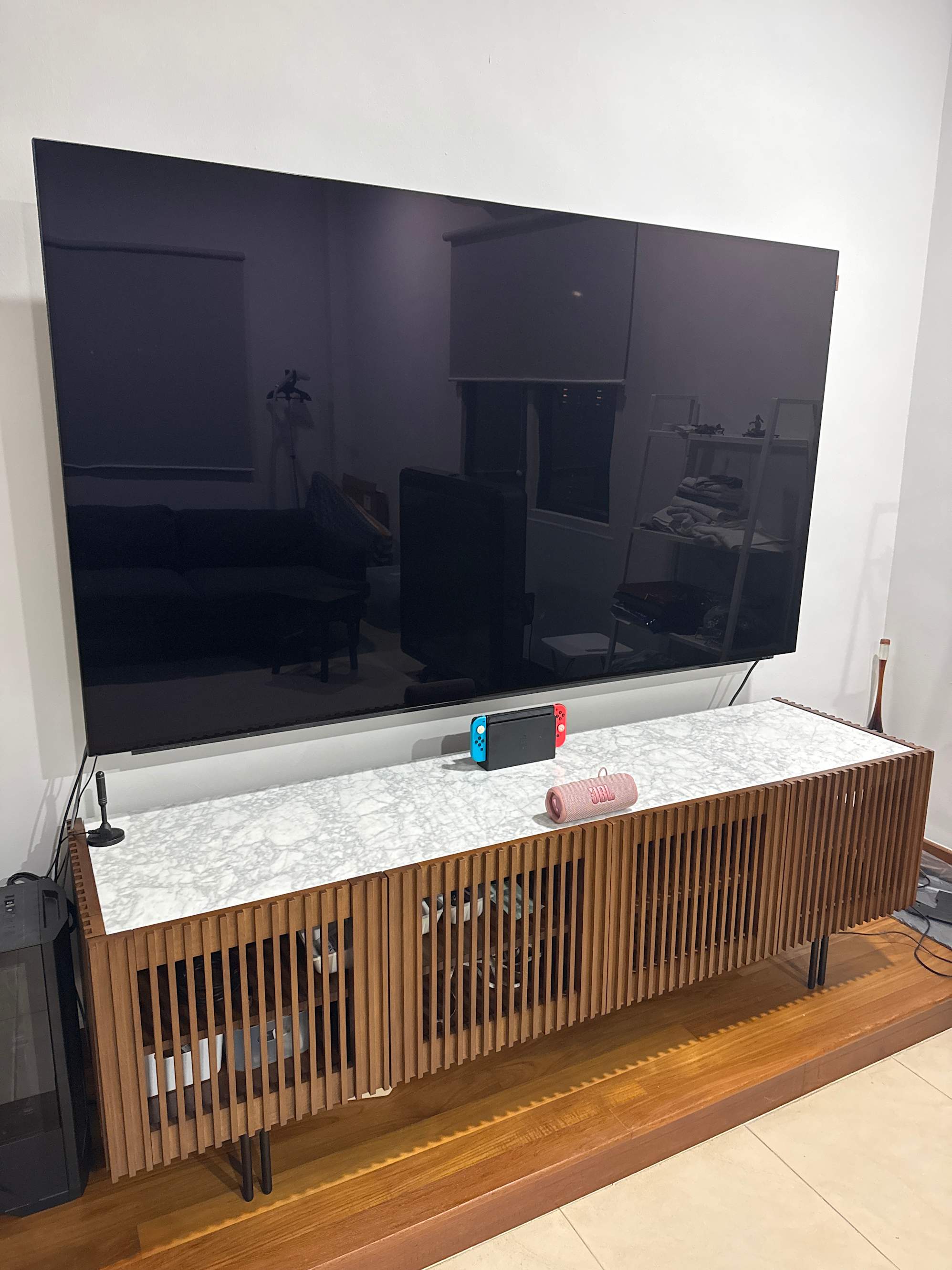 TV console 