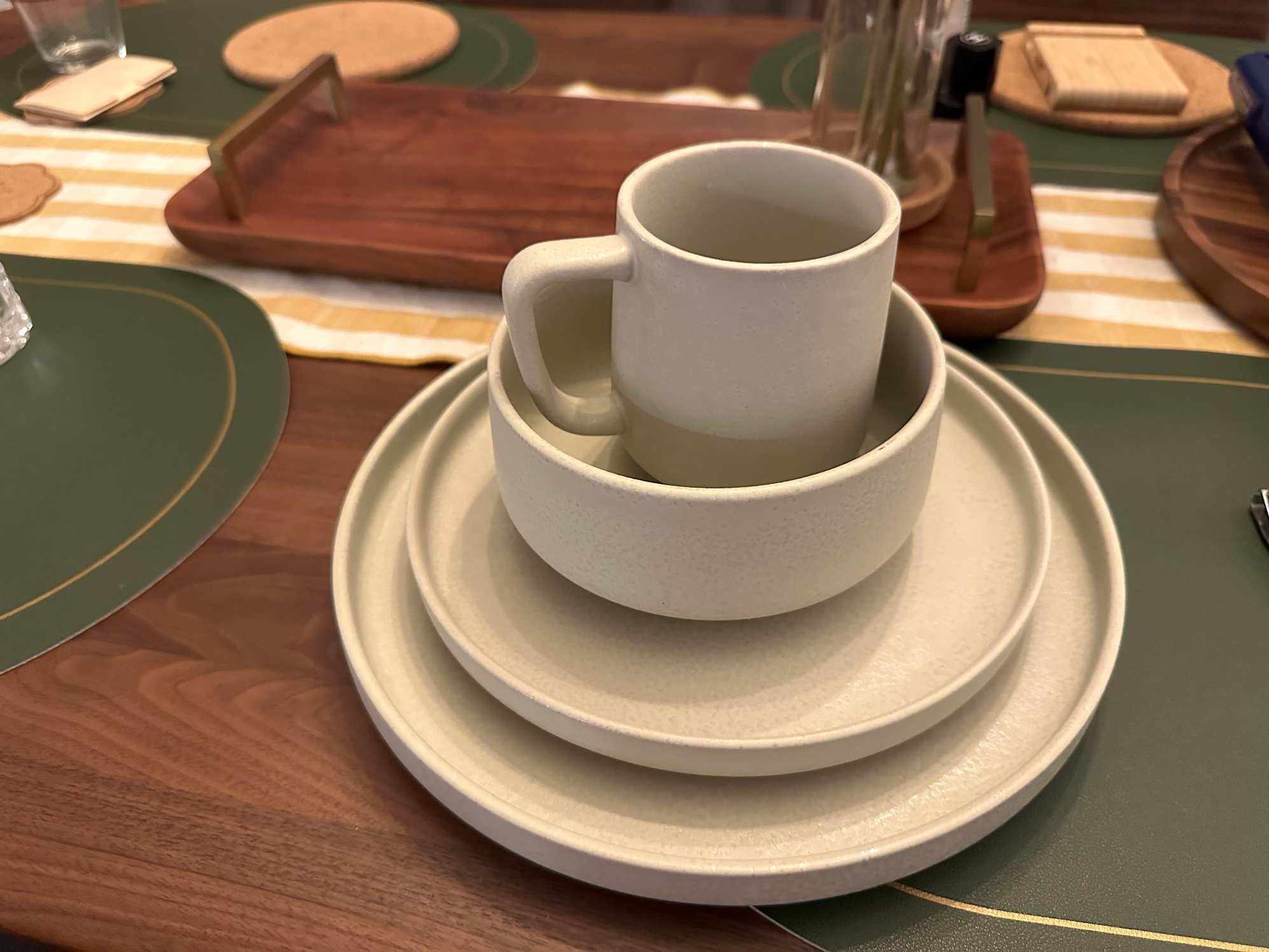 Nice dinnerware set. 