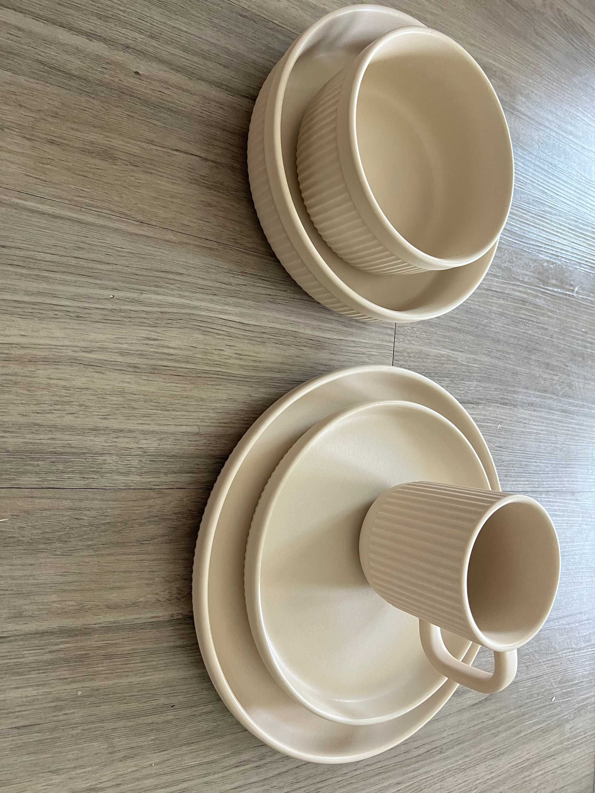 Beautiful dinnerware set!