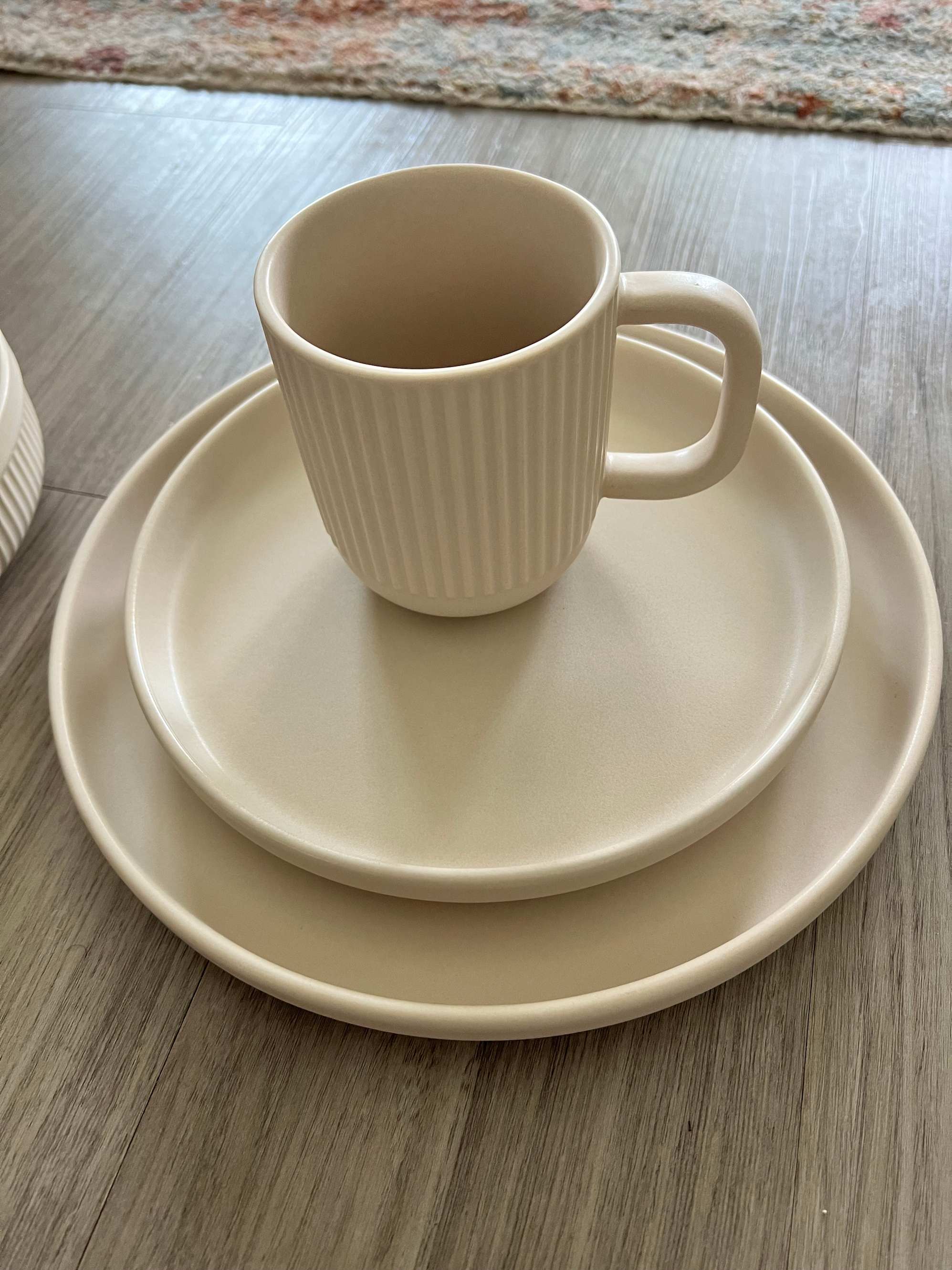 Beautiful dinnerware set!