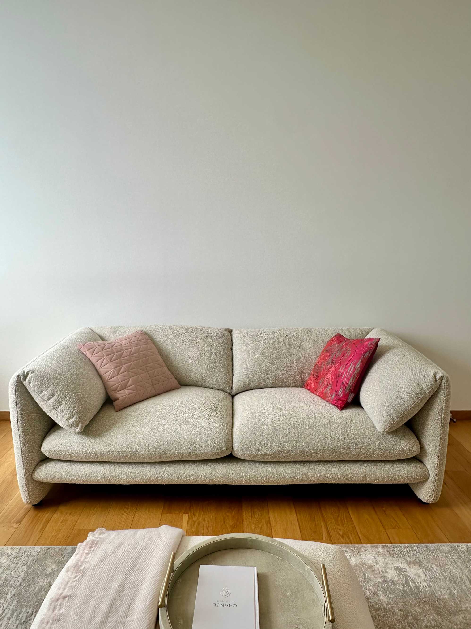 Simple and elegant cushion