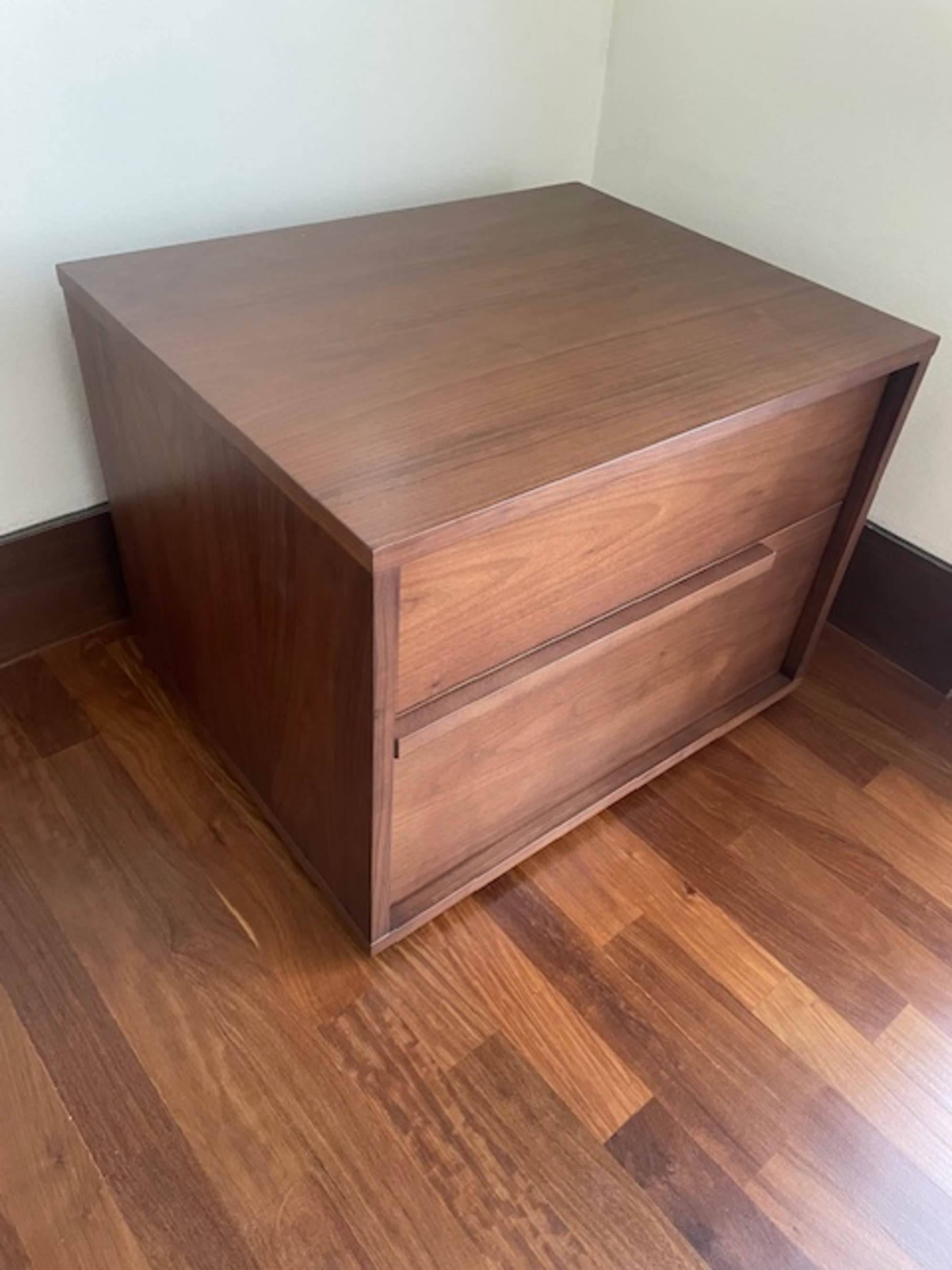 Solid bedside table