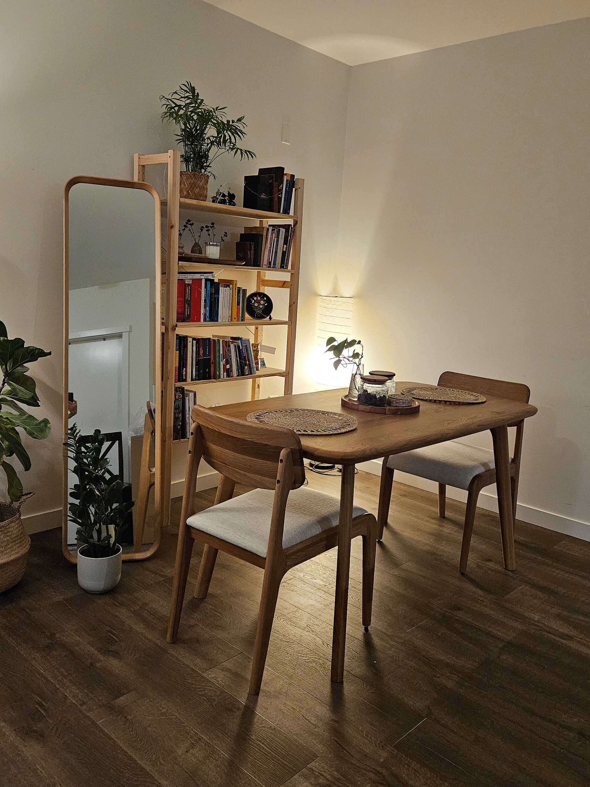Satisfied with Vincent dining set