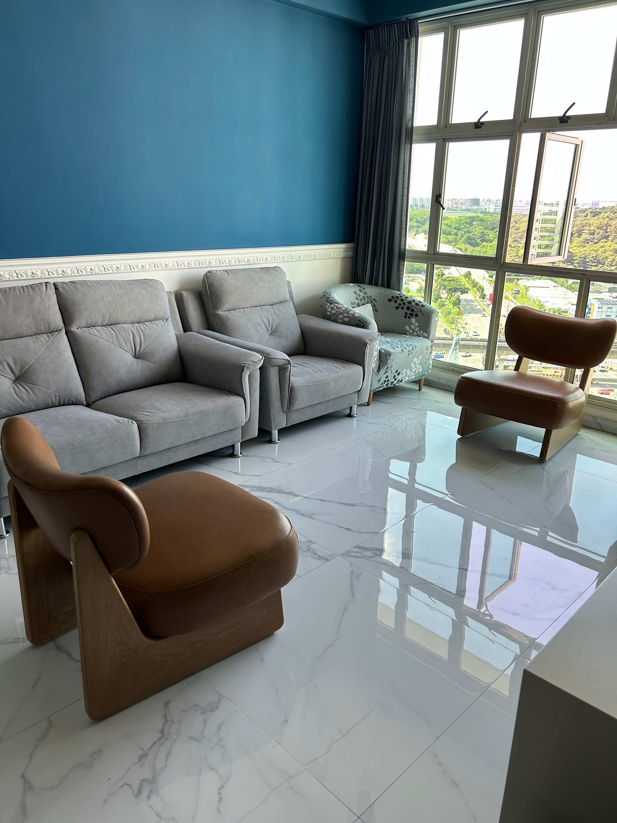 Stylish Comfy Leather Chair