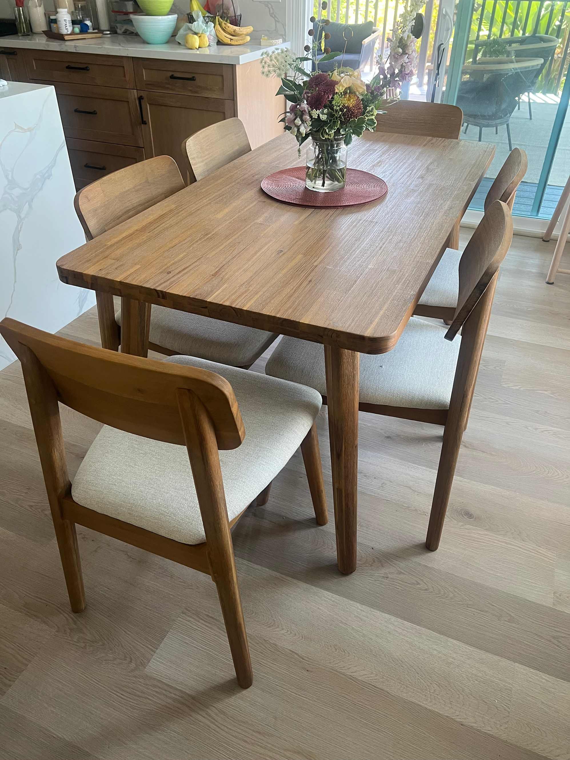 Great dining table!