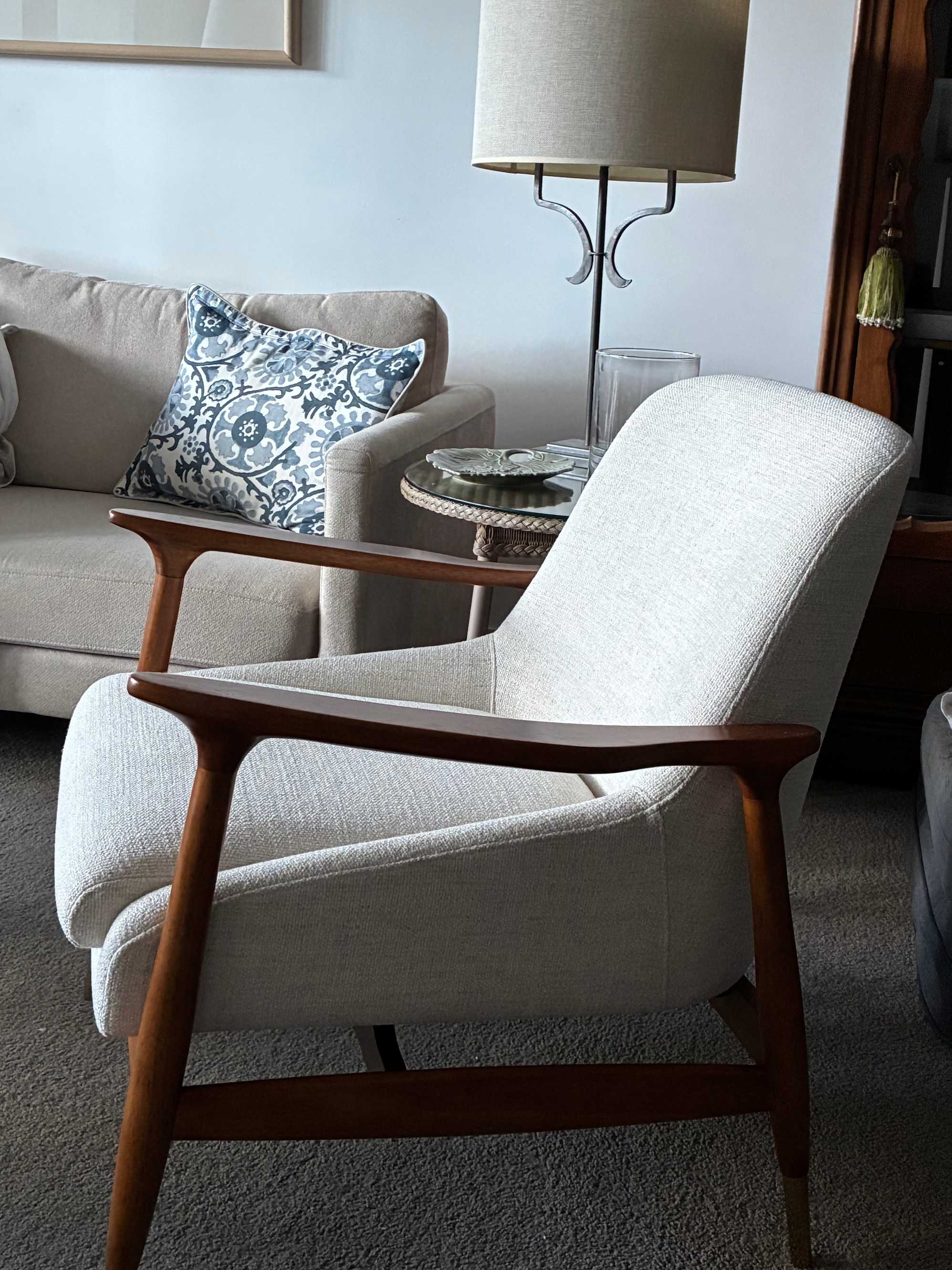 Desmond armchair in beige fabric