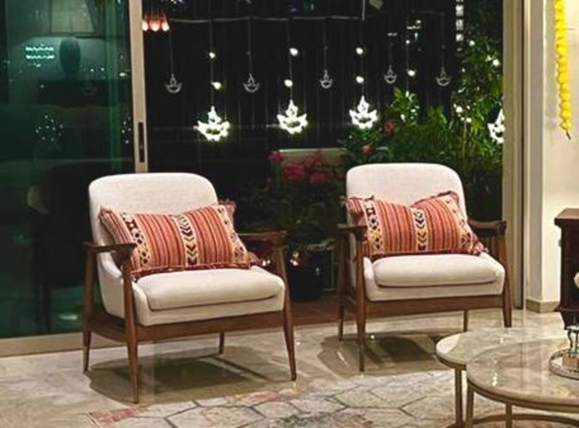 review from Beautiful and classy arm chairs