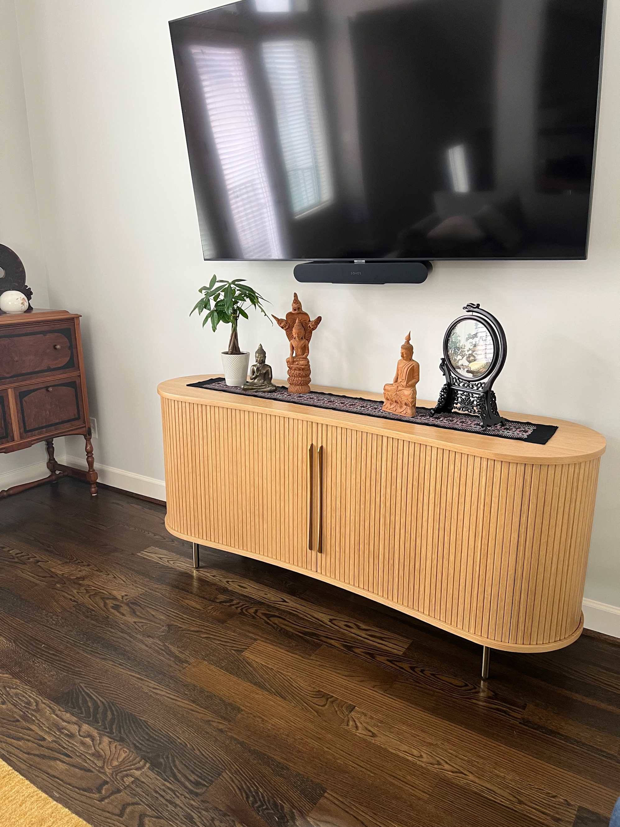 Absolutely gorgeous sideboard