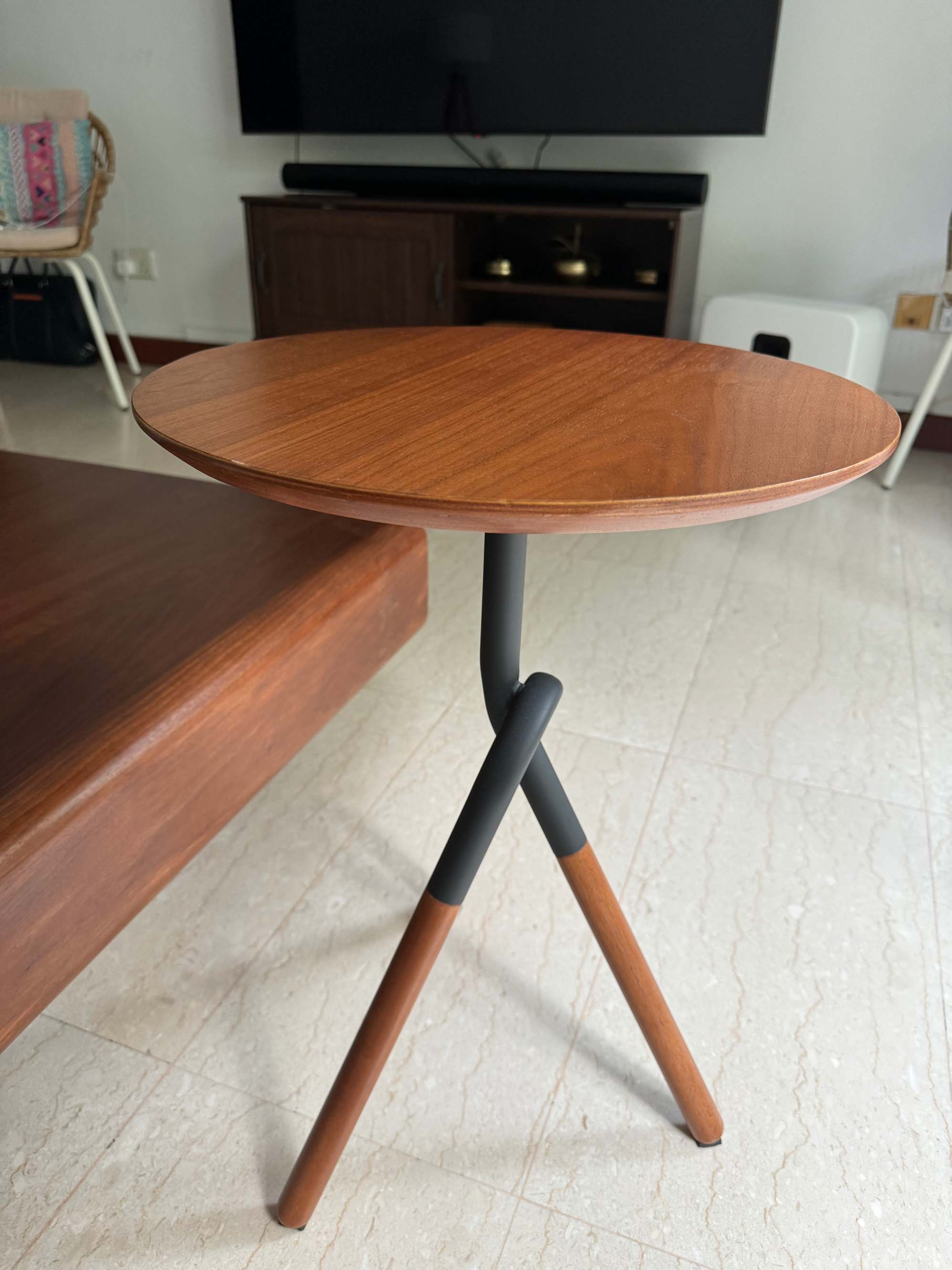 Extremely useful and good looking side table