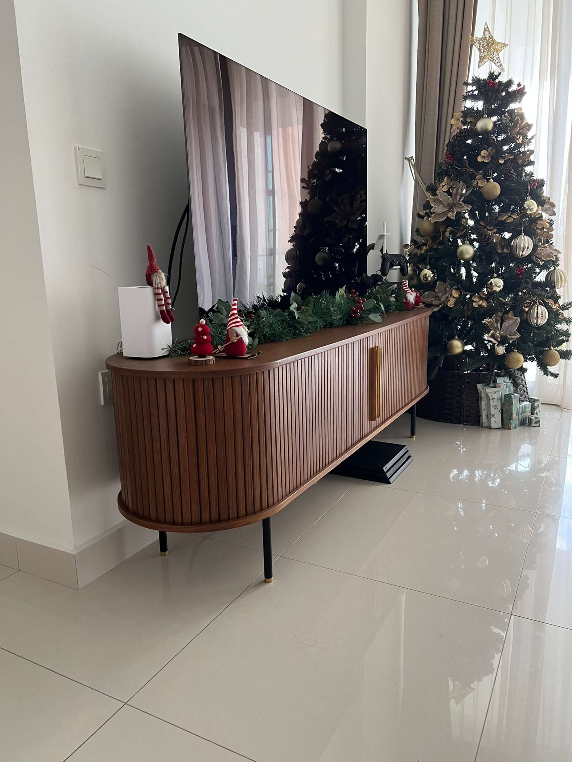 review from Beautiful, stylish TV console