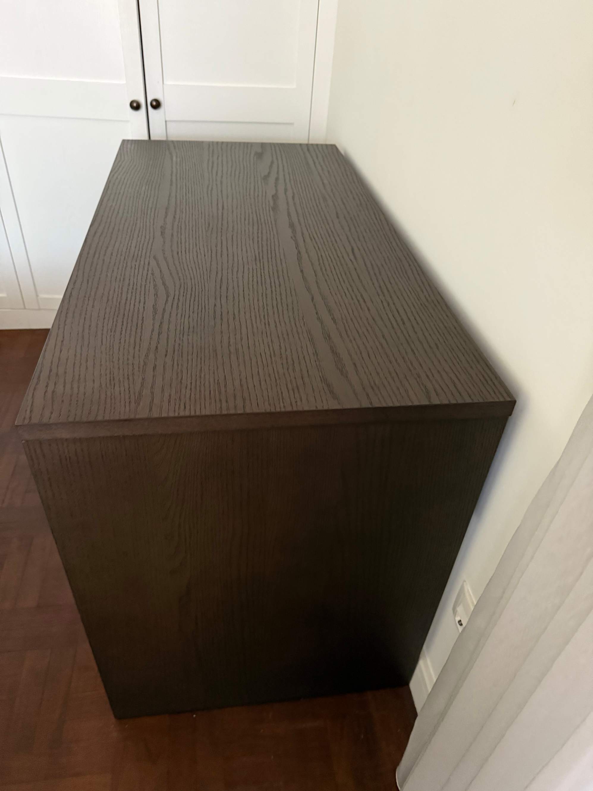 Elegant desk