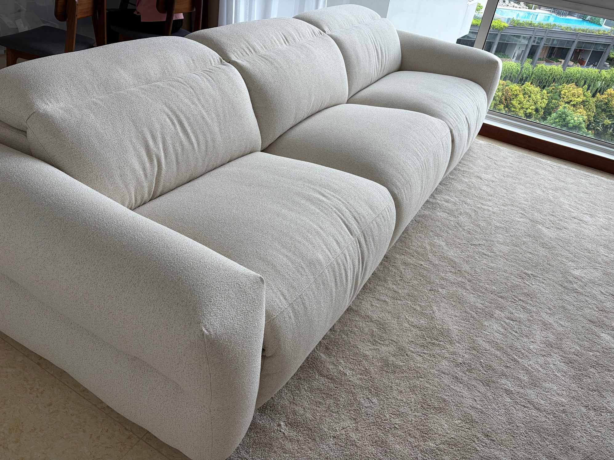 Amazing couch, swift setup 