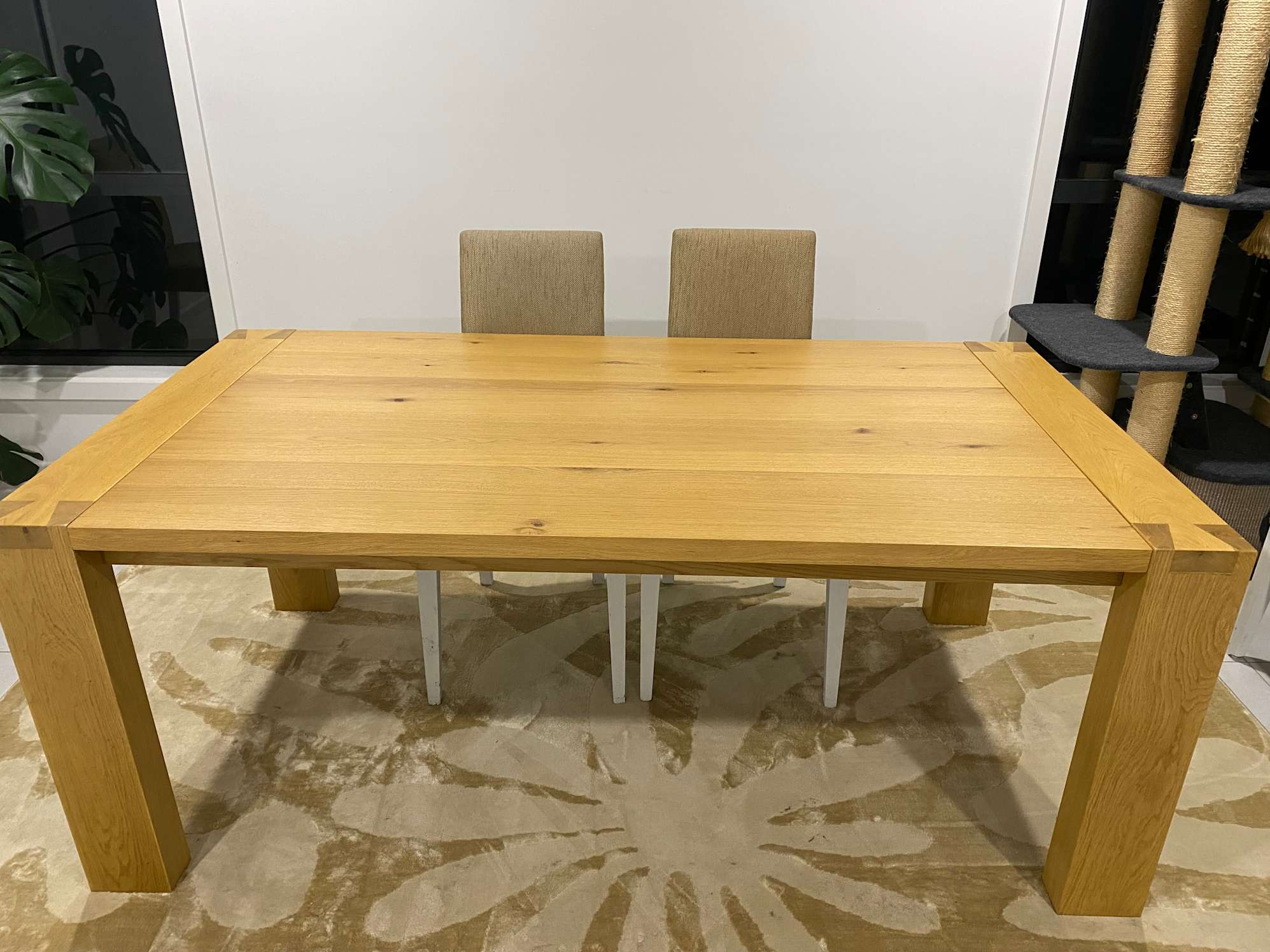 review from Bradley - extendable dining table