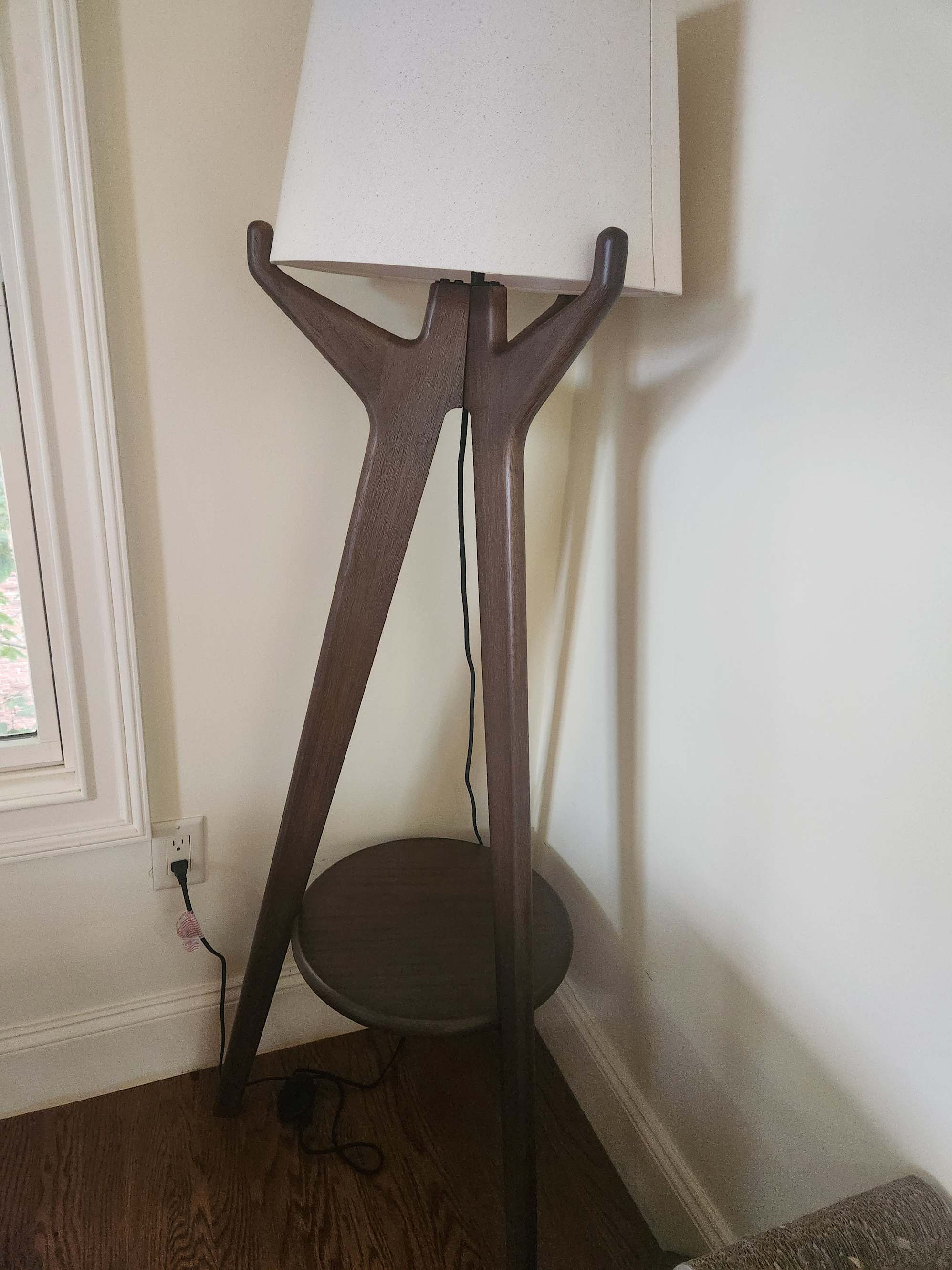 stunning, notice the cable