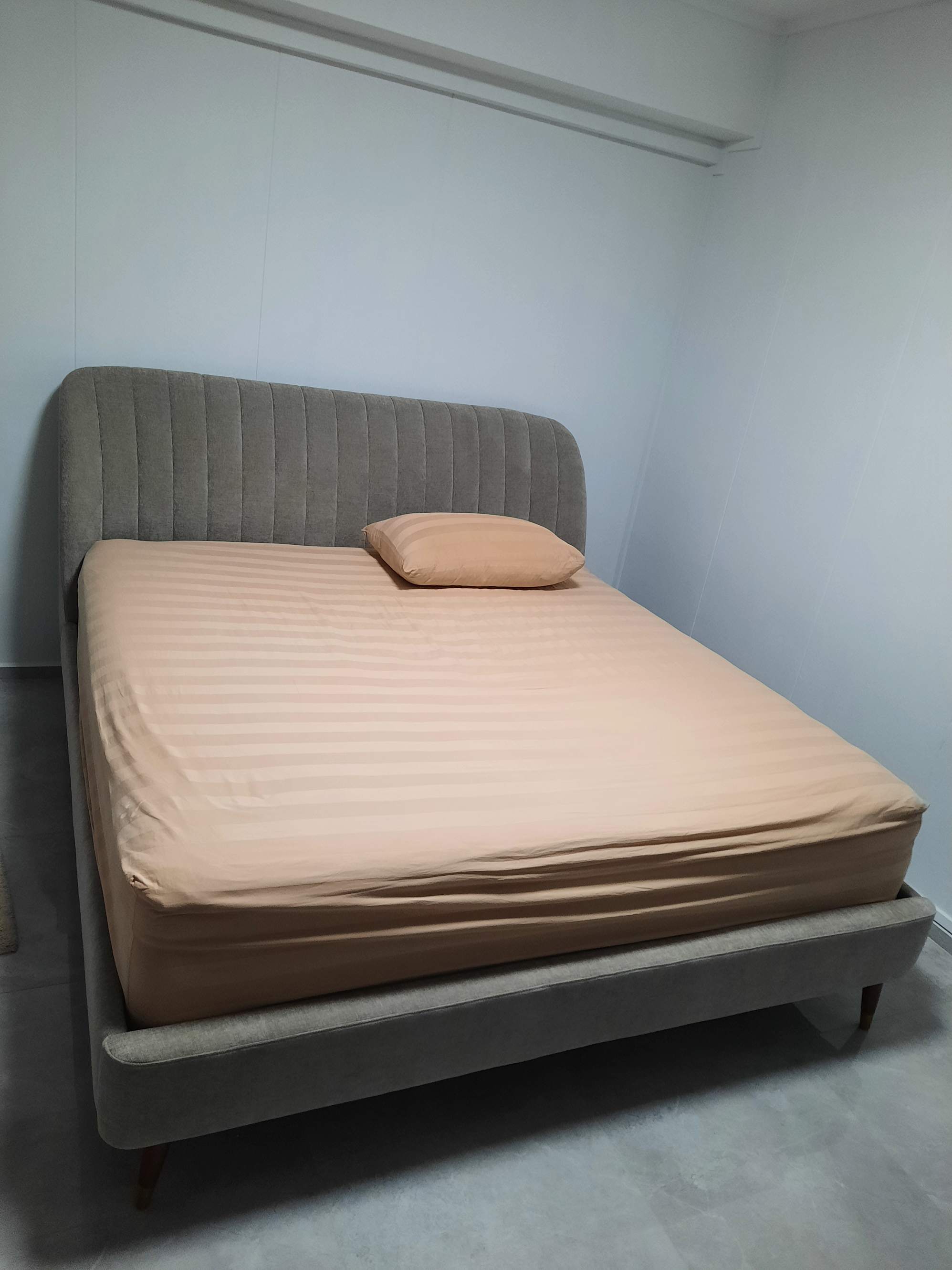 Nice bed design with Headrest