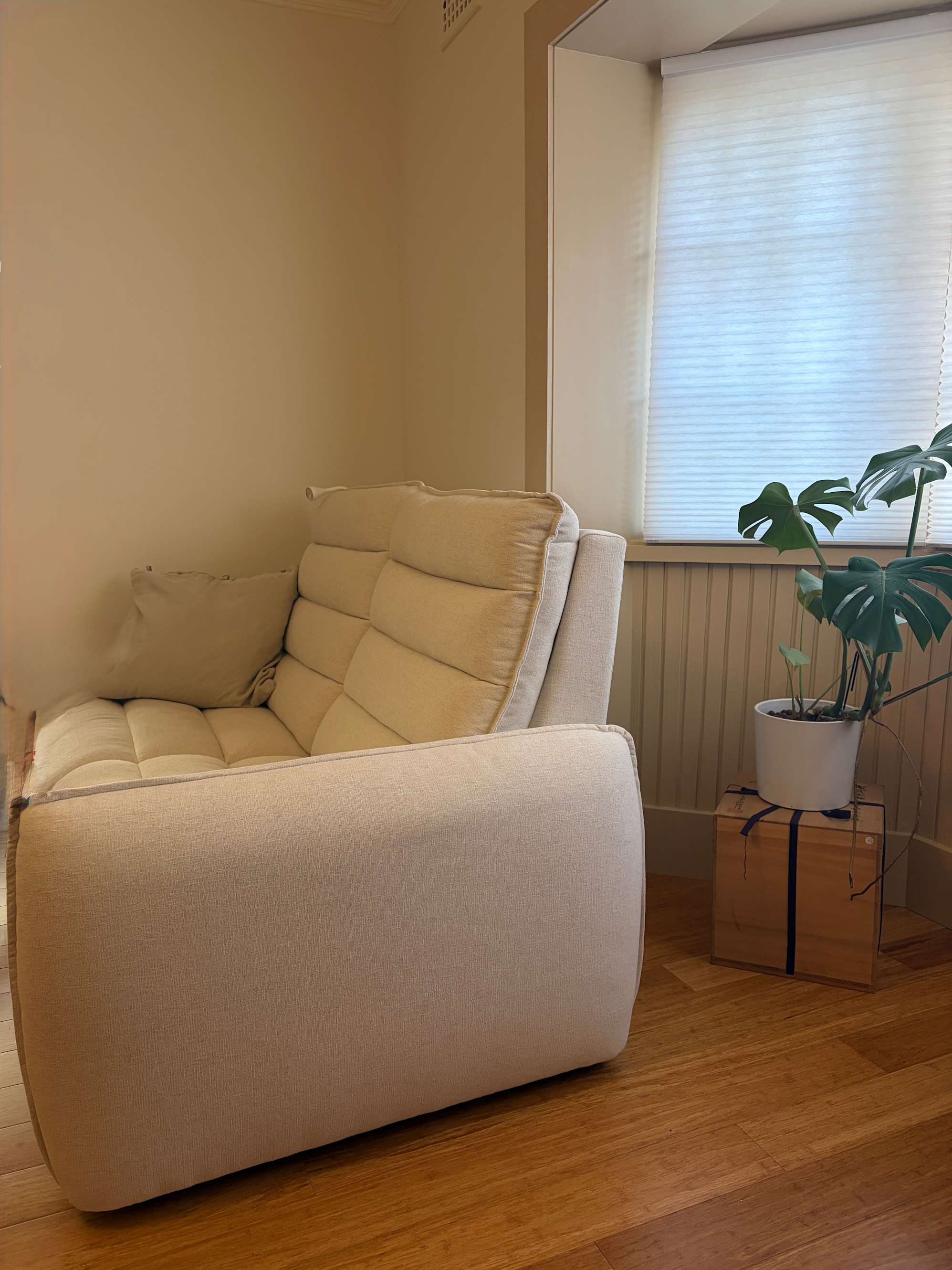 A stylist tight recliner