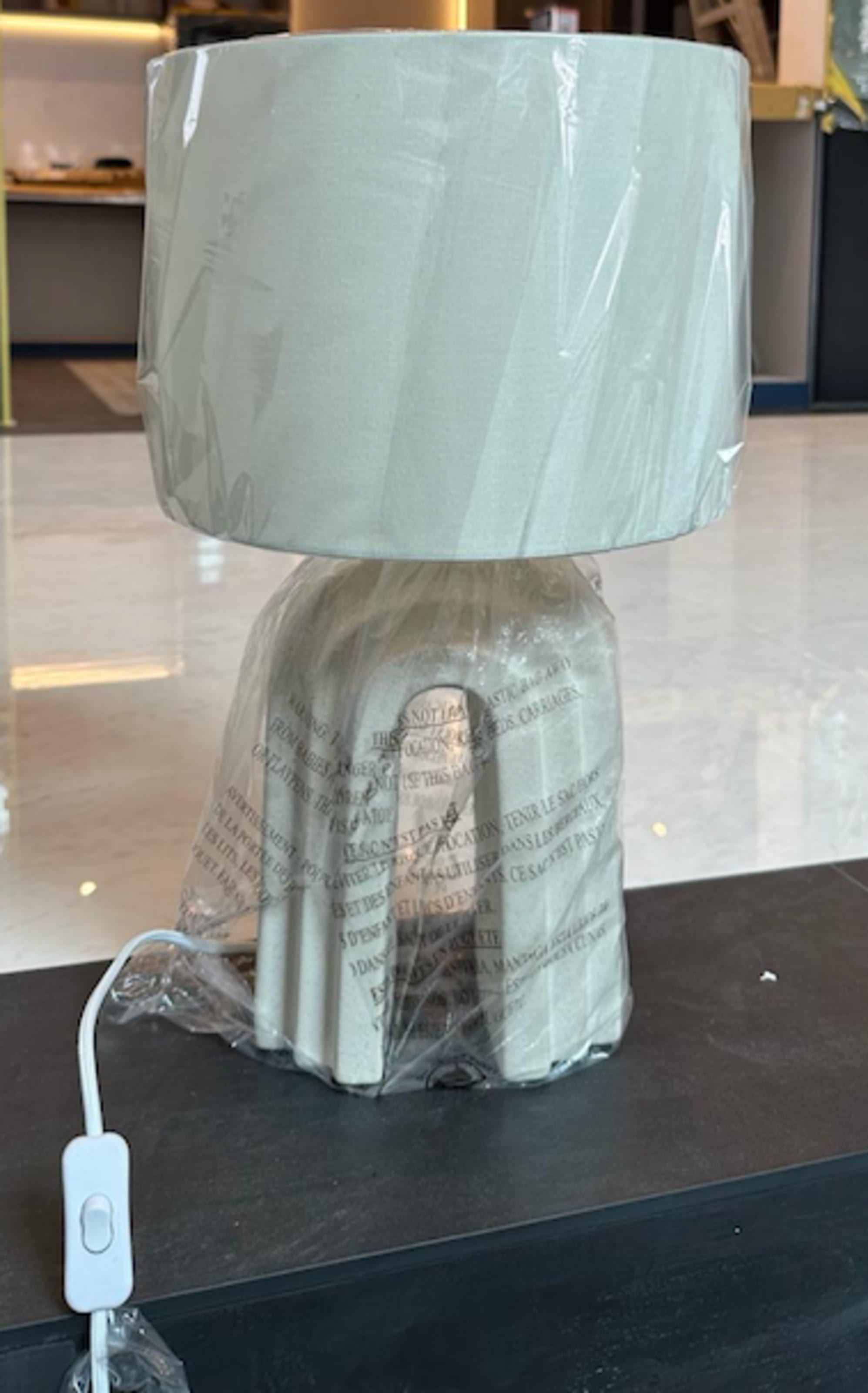 Blanc Arched Table Lamp