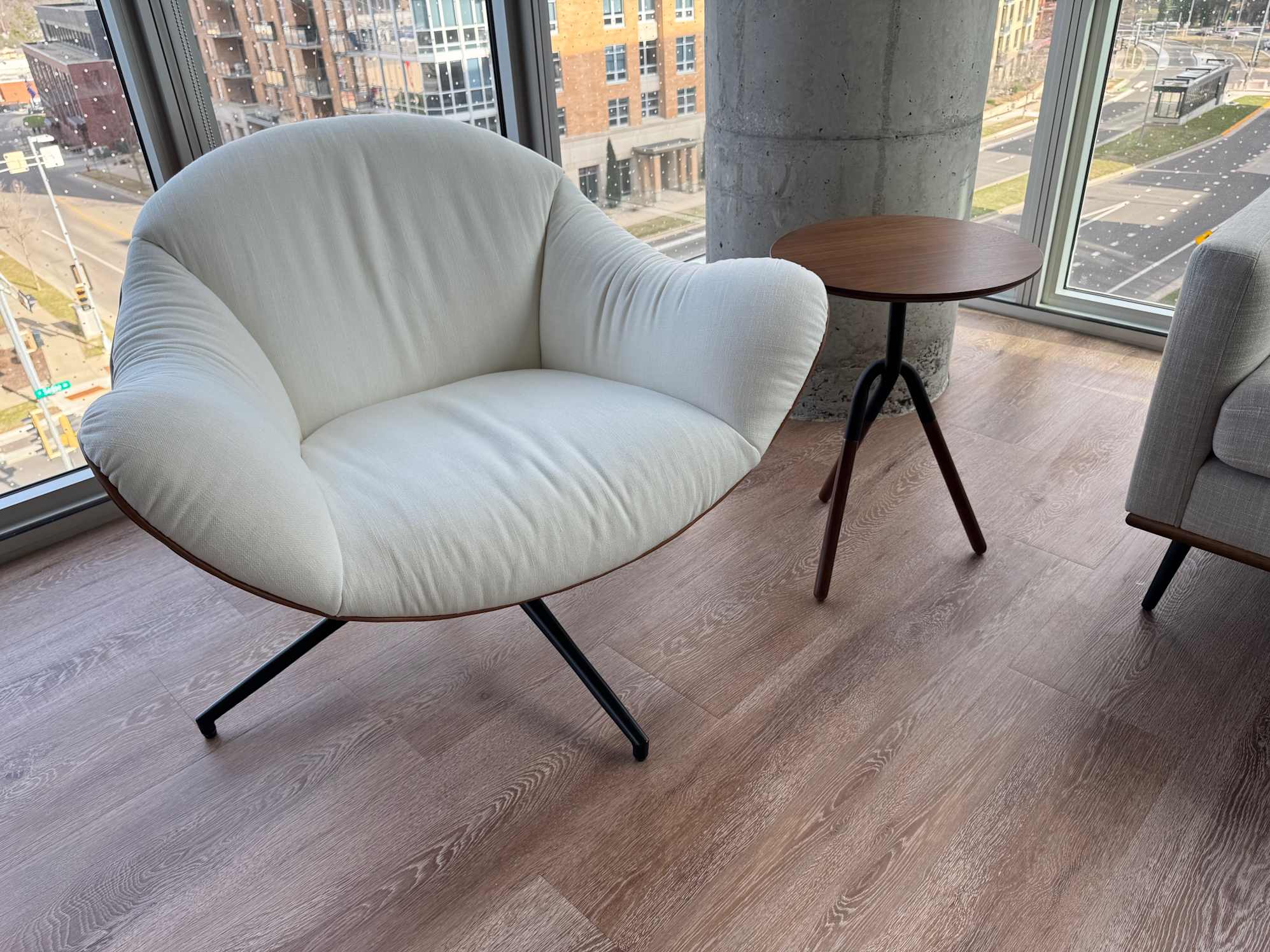 Awesome swivel chair!