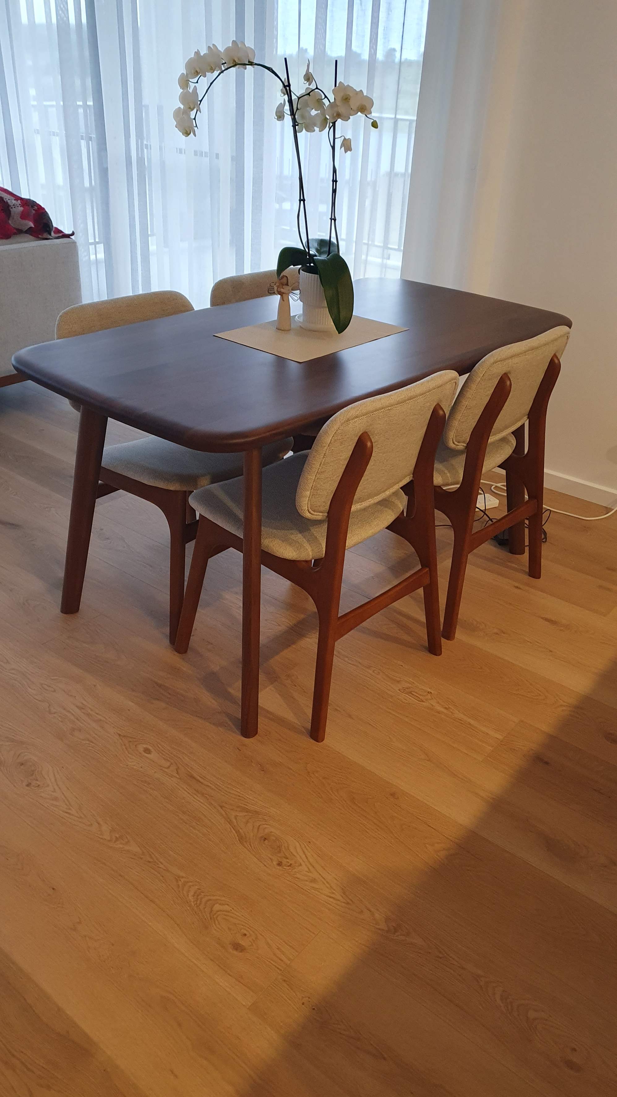 Very happy with my choice of dining chairs.