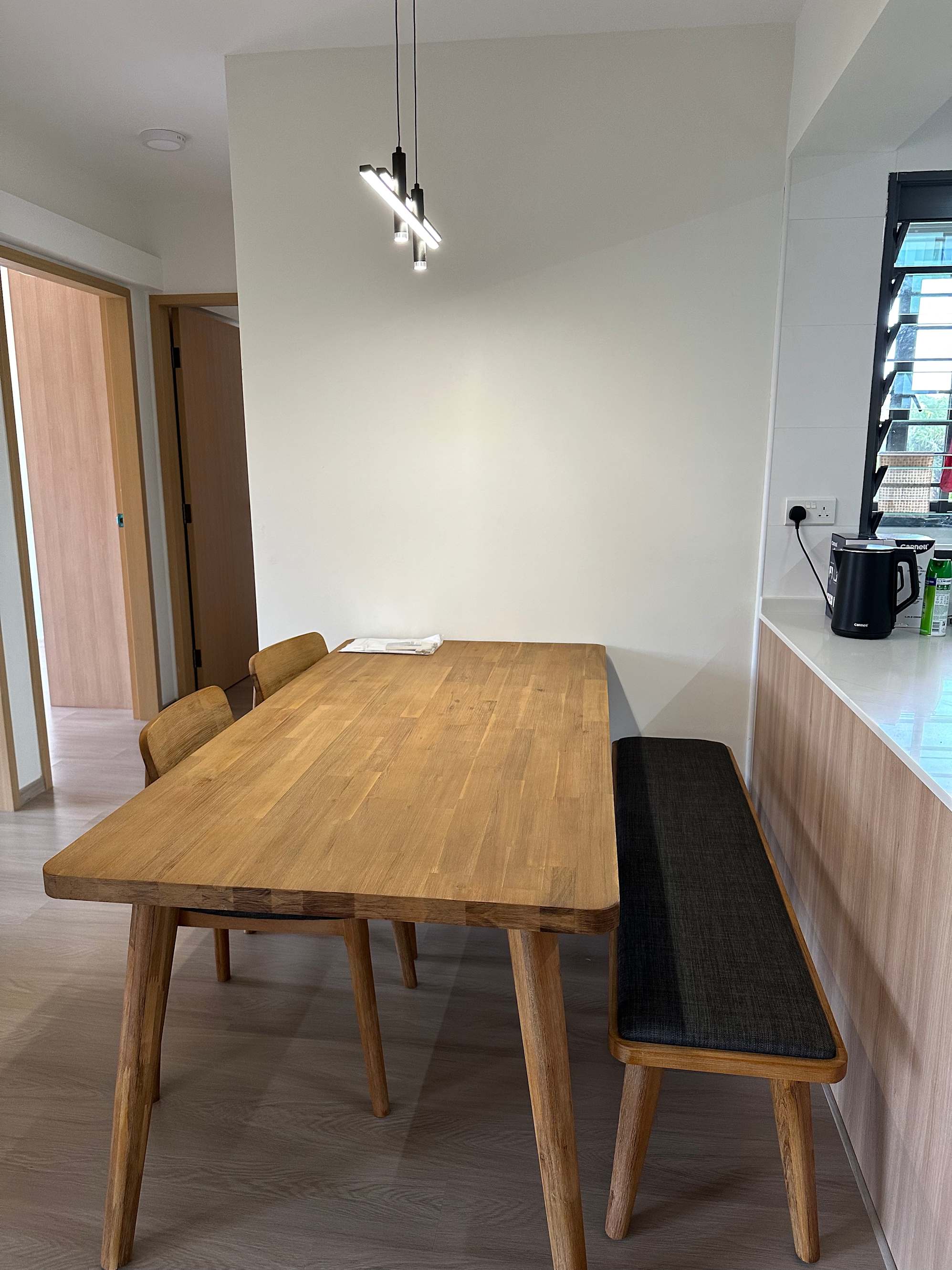 Very sturdy dining table set!