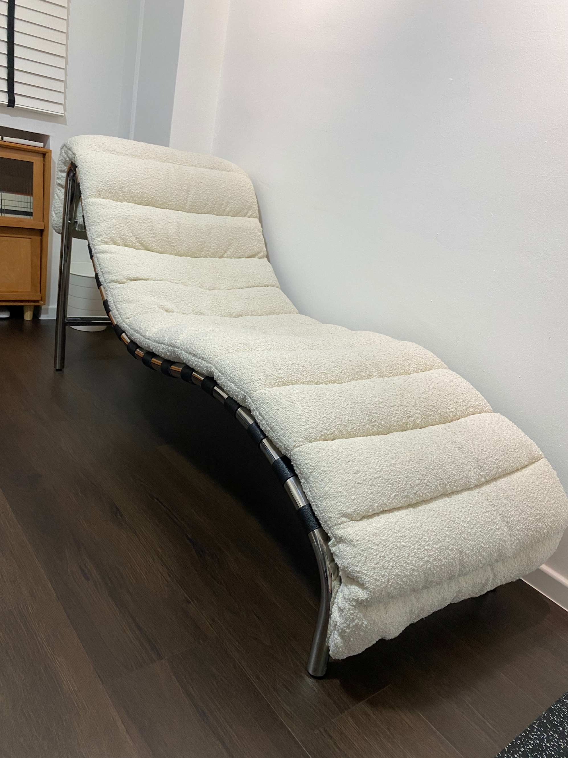 review from Comfortable and Stylish Lounge Chair