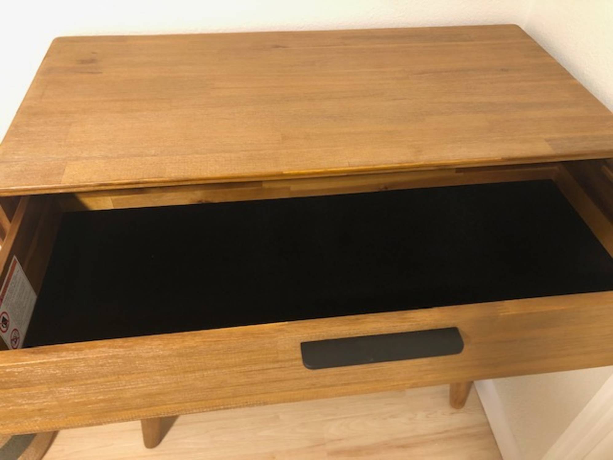 Wonderful, solid 4-drawer dresser!